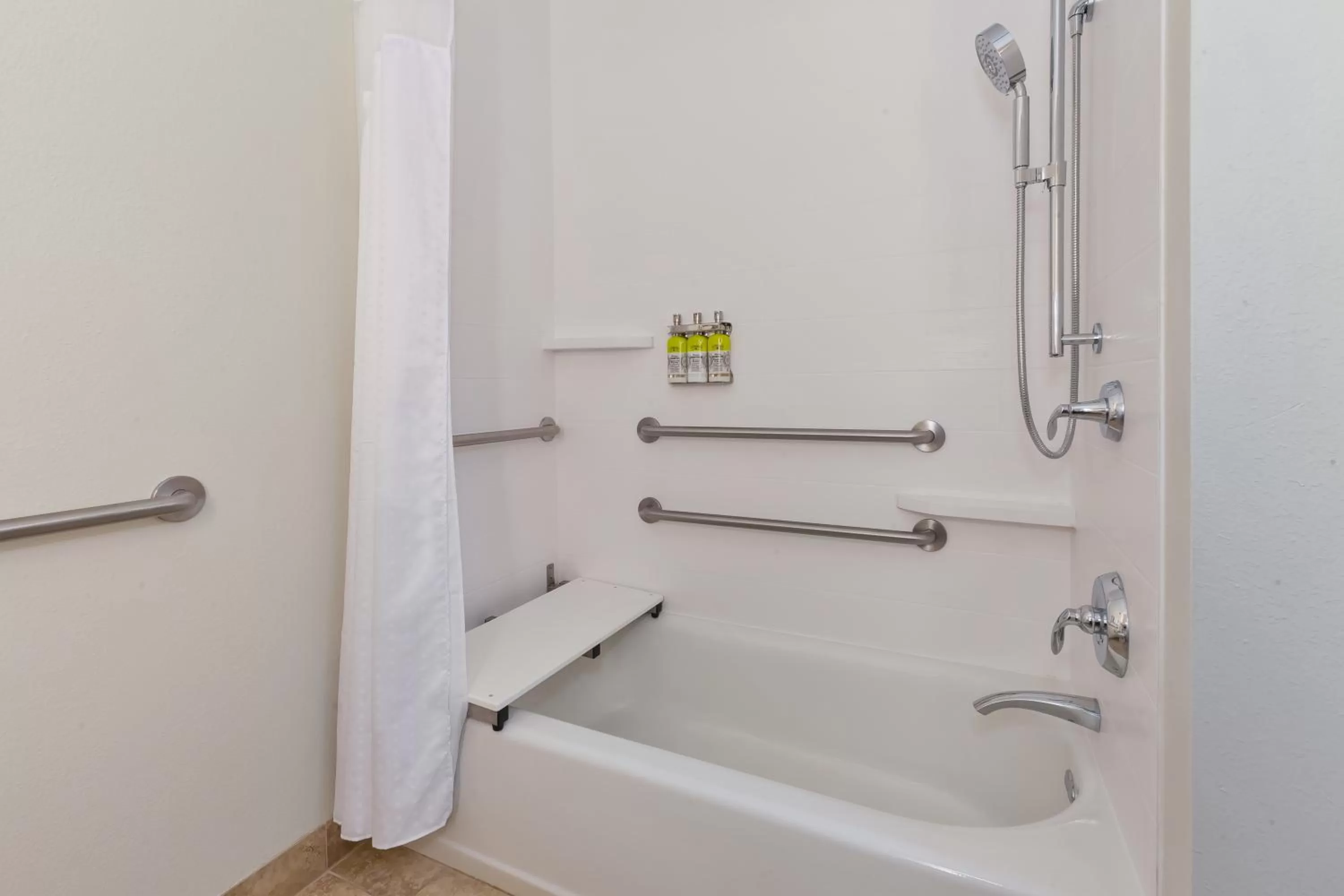 Bathroom in Holiday Inn Express & Suites - Effingham by IHG