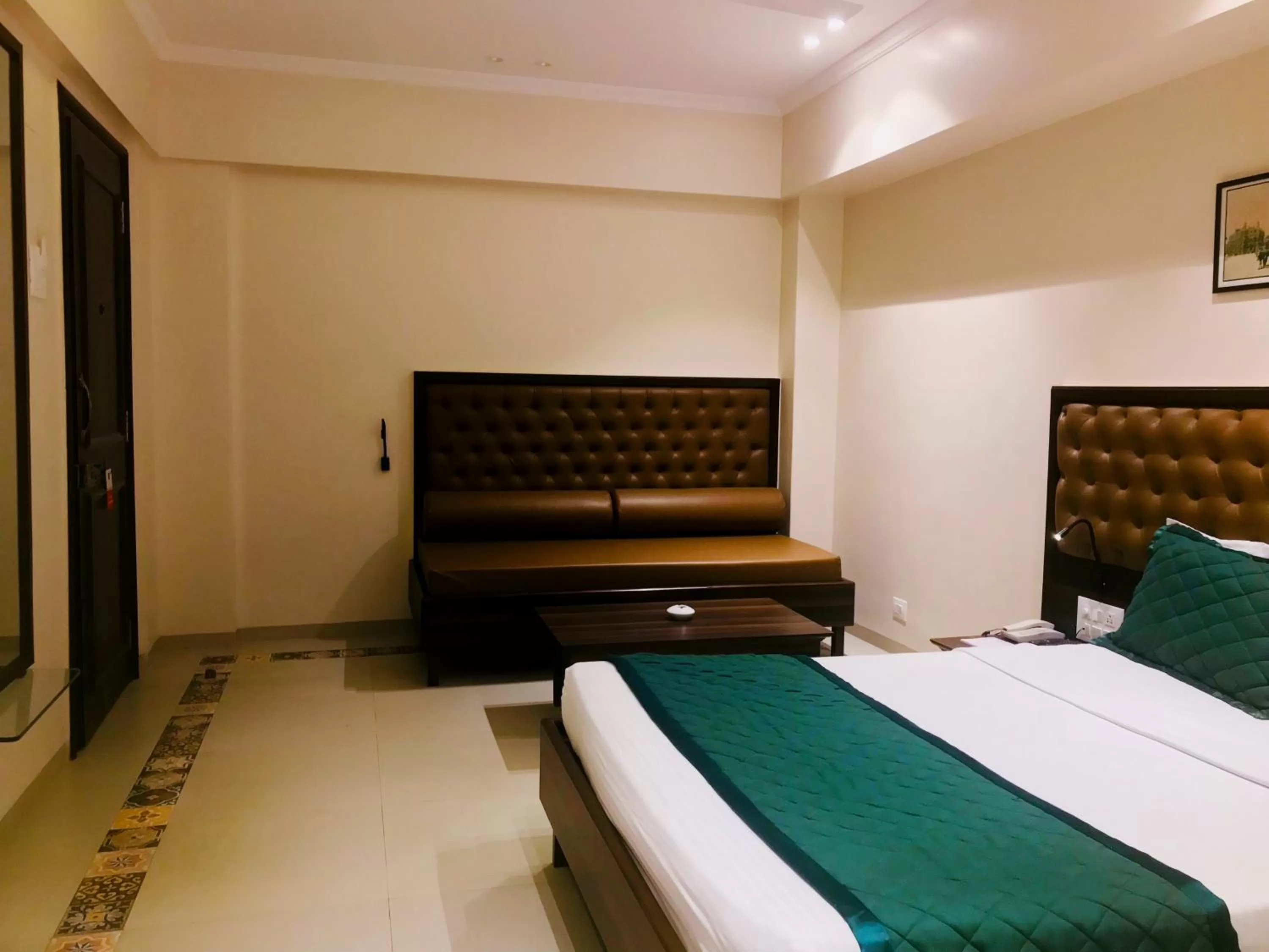 Bedroom, Bed in West End Hotel Opp Bombay Hospital