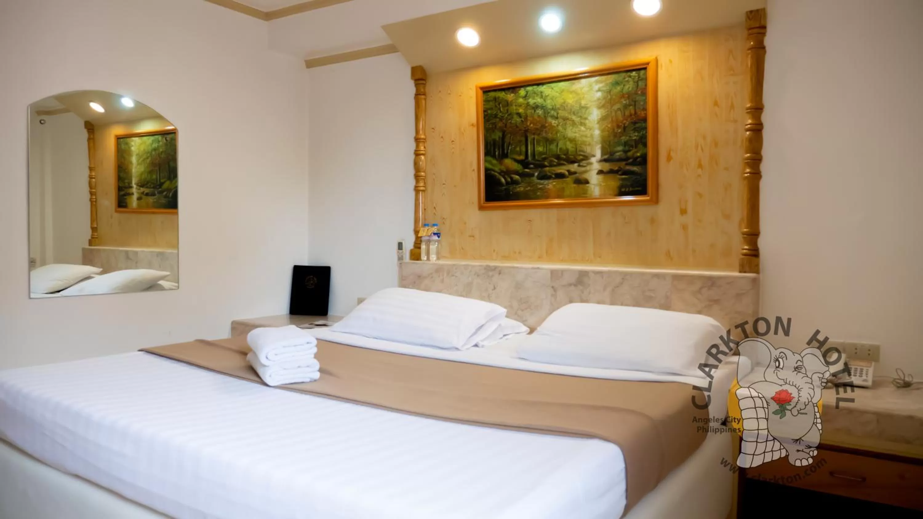 Bed in Clarkton Hotel Apartment