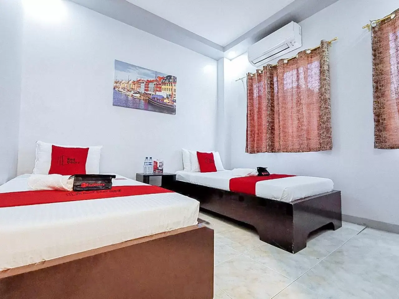 Standard Twin Room in RedDoorz near Notre Dame of Dadiangas University - Vaccinated Staff Standard Twin Room in RedDoorz near Notre Dame of Dadiangas University - Vaccinated Staff