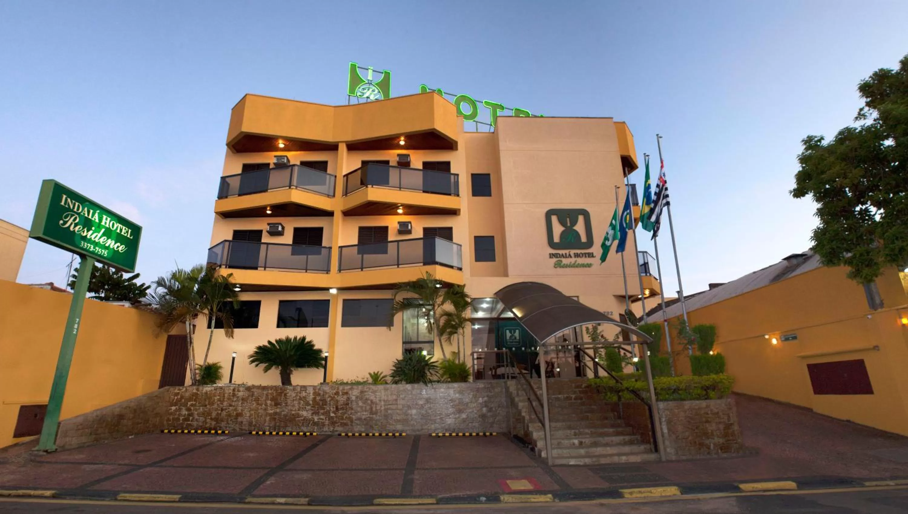 Facade/entrance, Property Building in Indaiá Hotel Residence