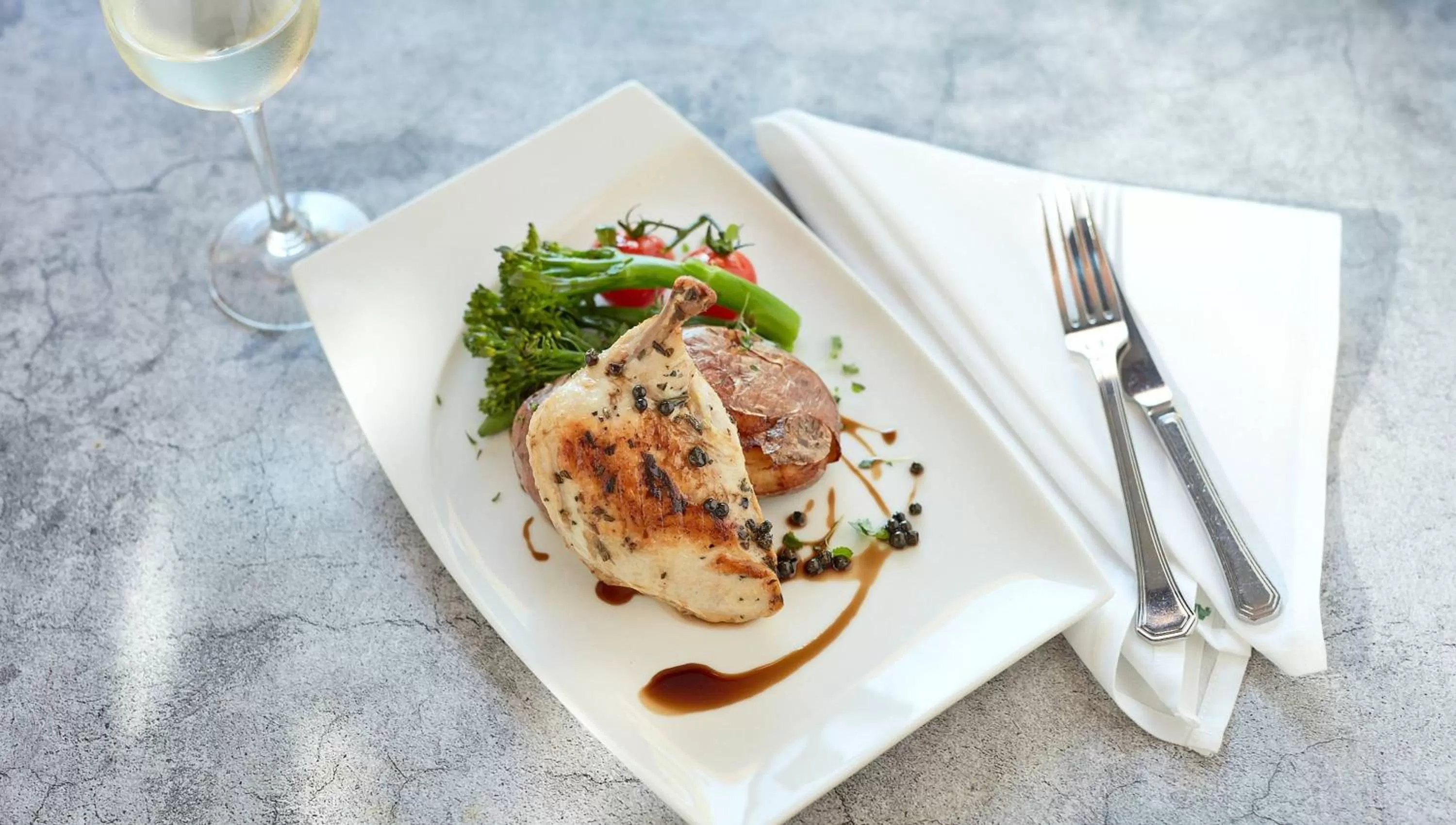 Restaurant/places to eat in Crowne Plaza Canberra by IHG