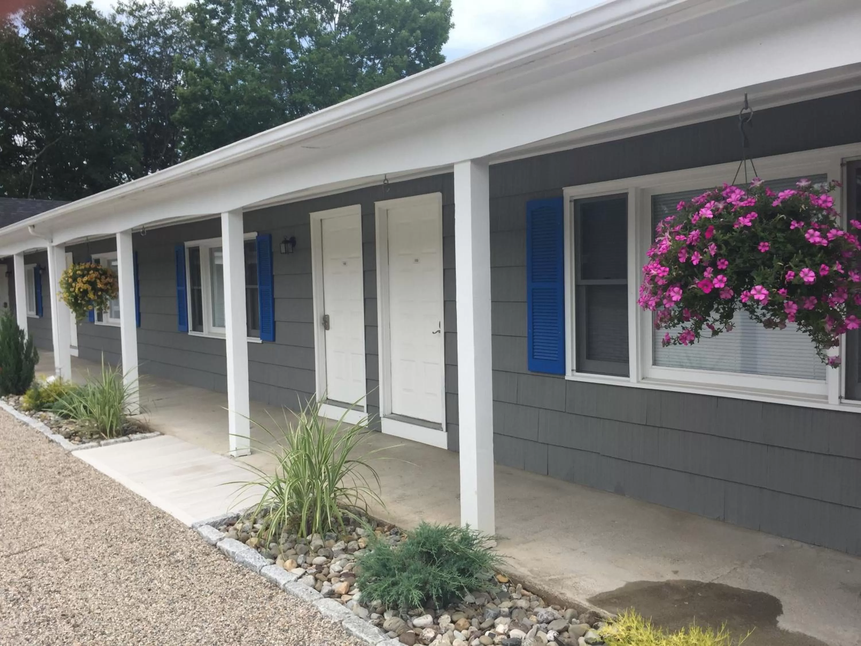 Property Building in Shore Road Inn