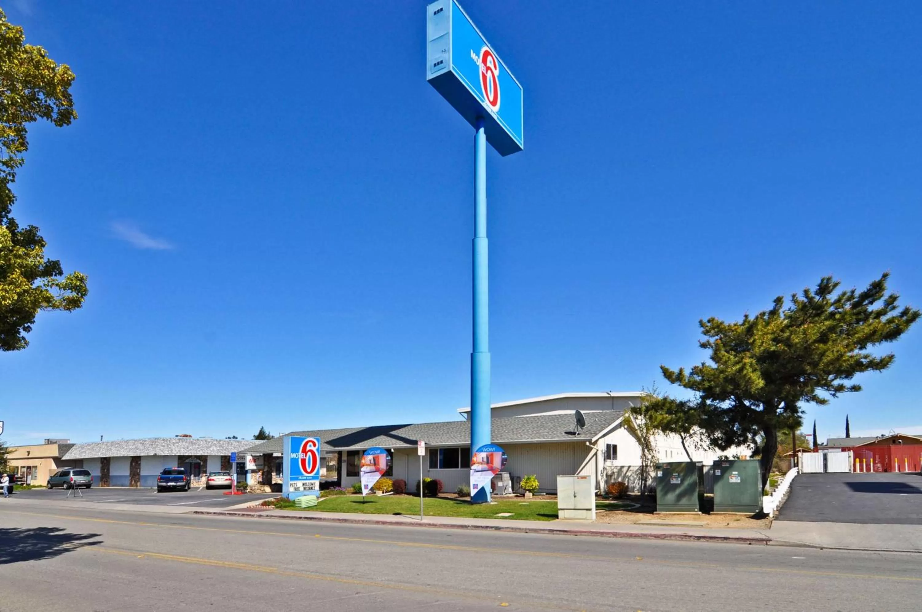 Property building in Motel 6-Willows, CA