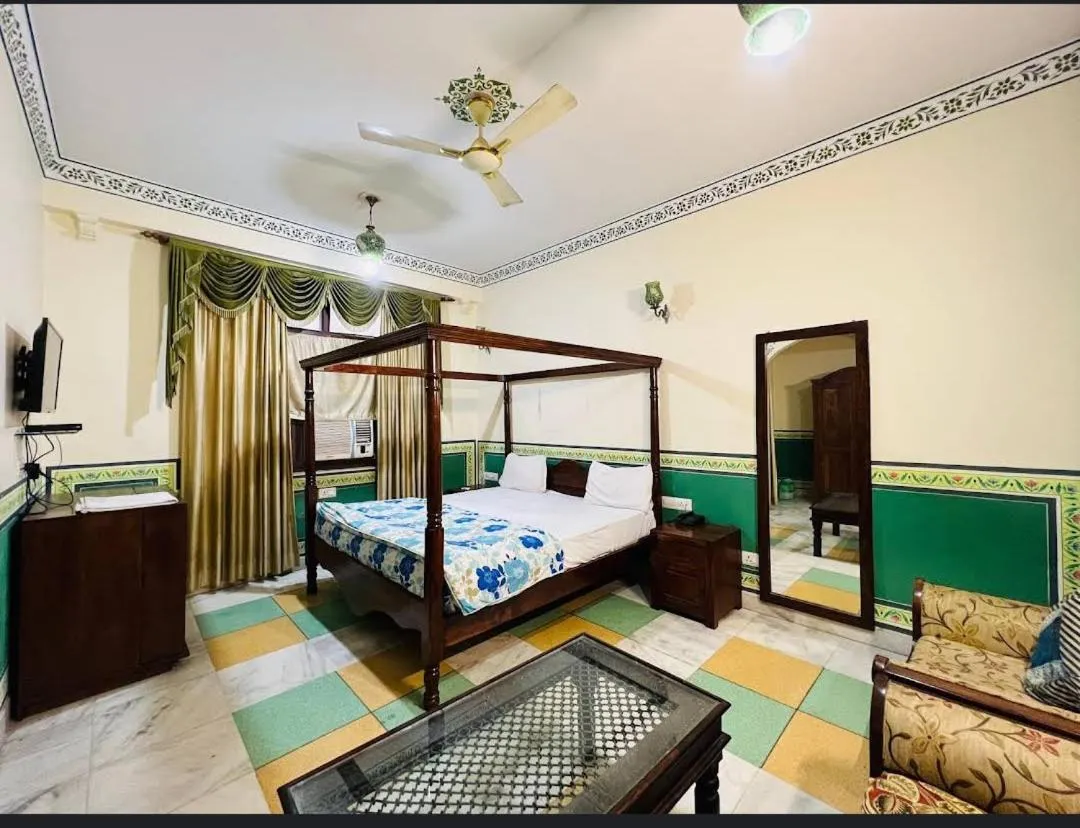 Bed in Rani Mahal Hotel