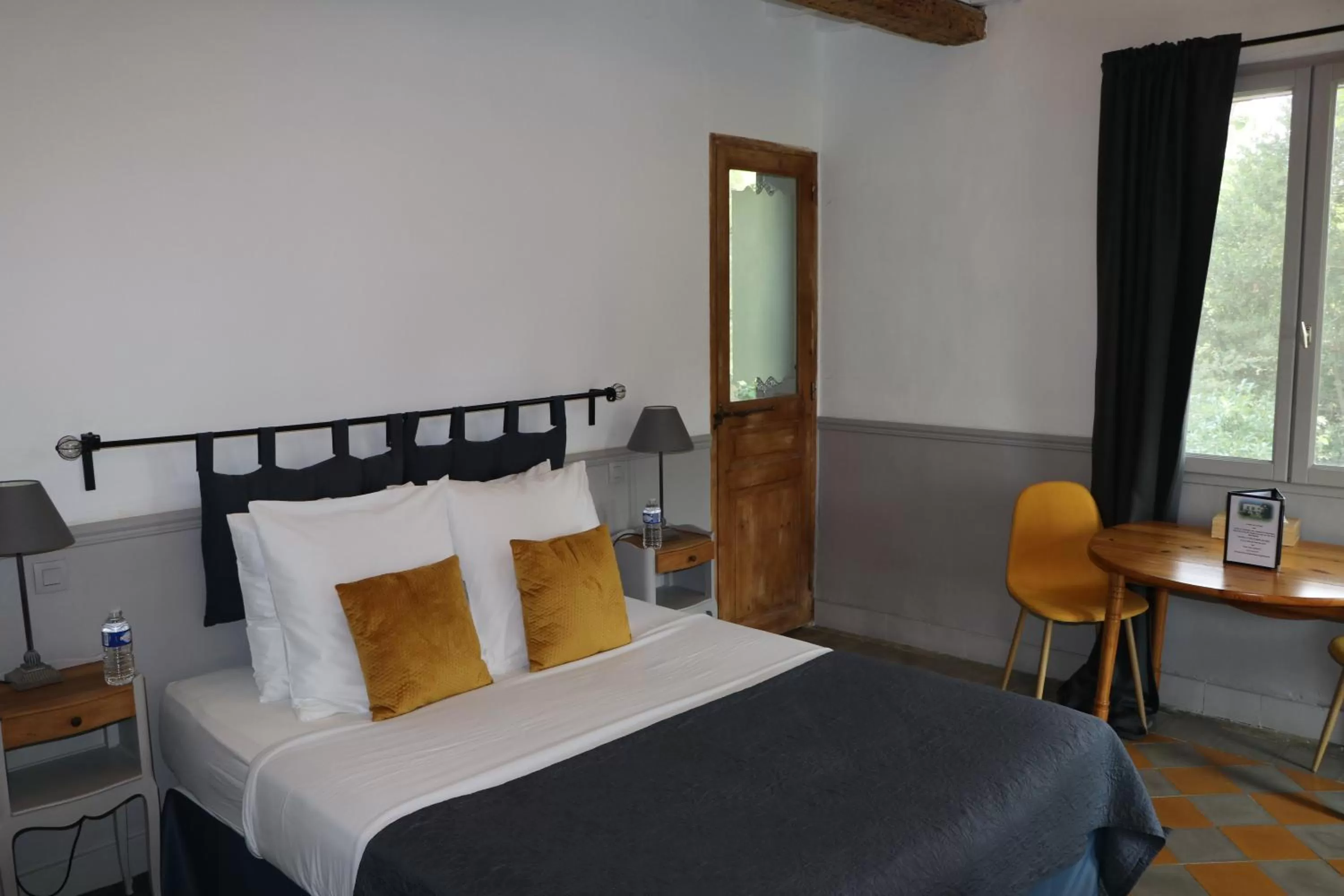 Bed in Le Mas des Cerisiers JACUZZI et SAUNA inclus pour tous les logements