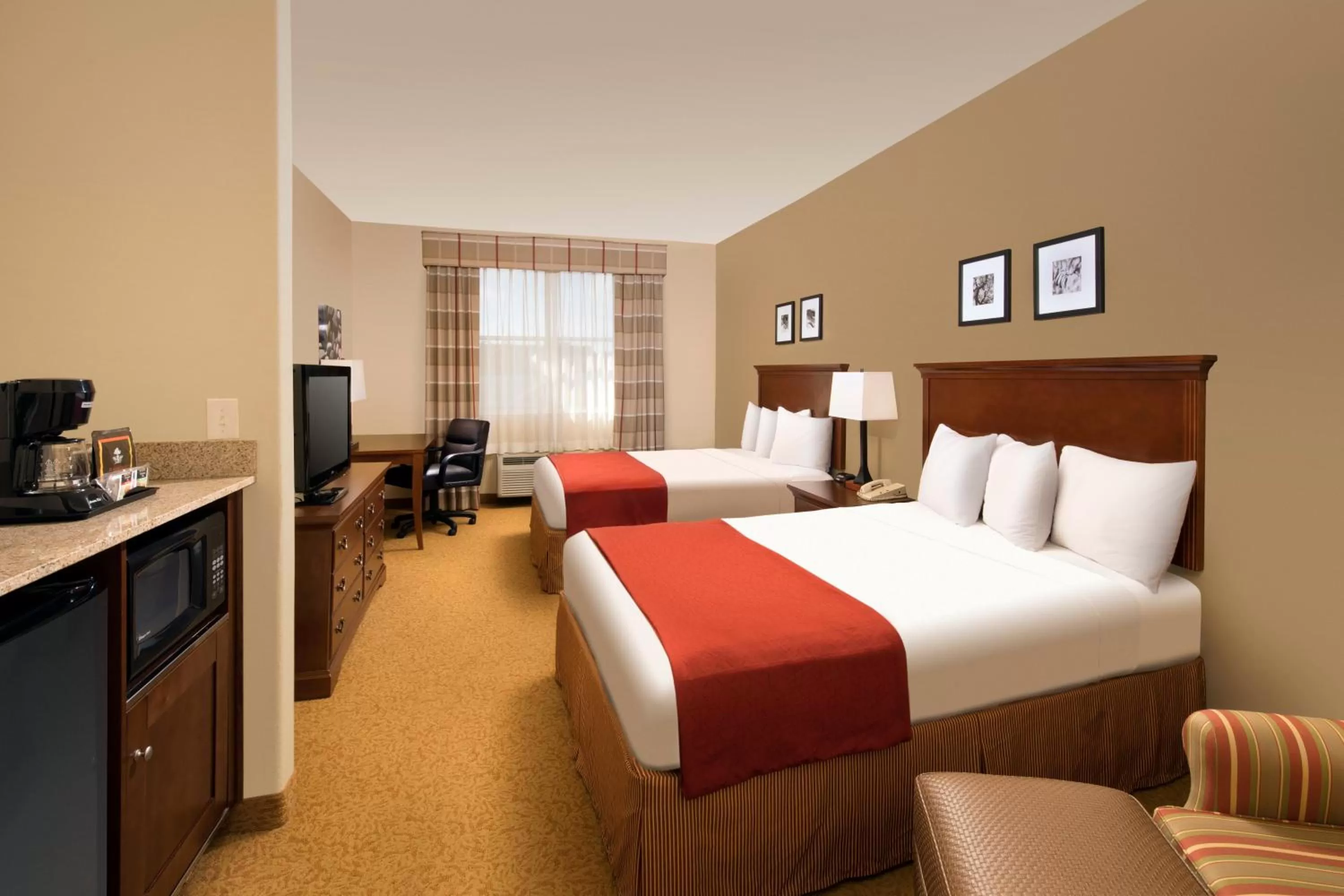 Bedroom, Bed in Country Inn & Suites by Radisson, Houston Intercontinental Airport East, TX