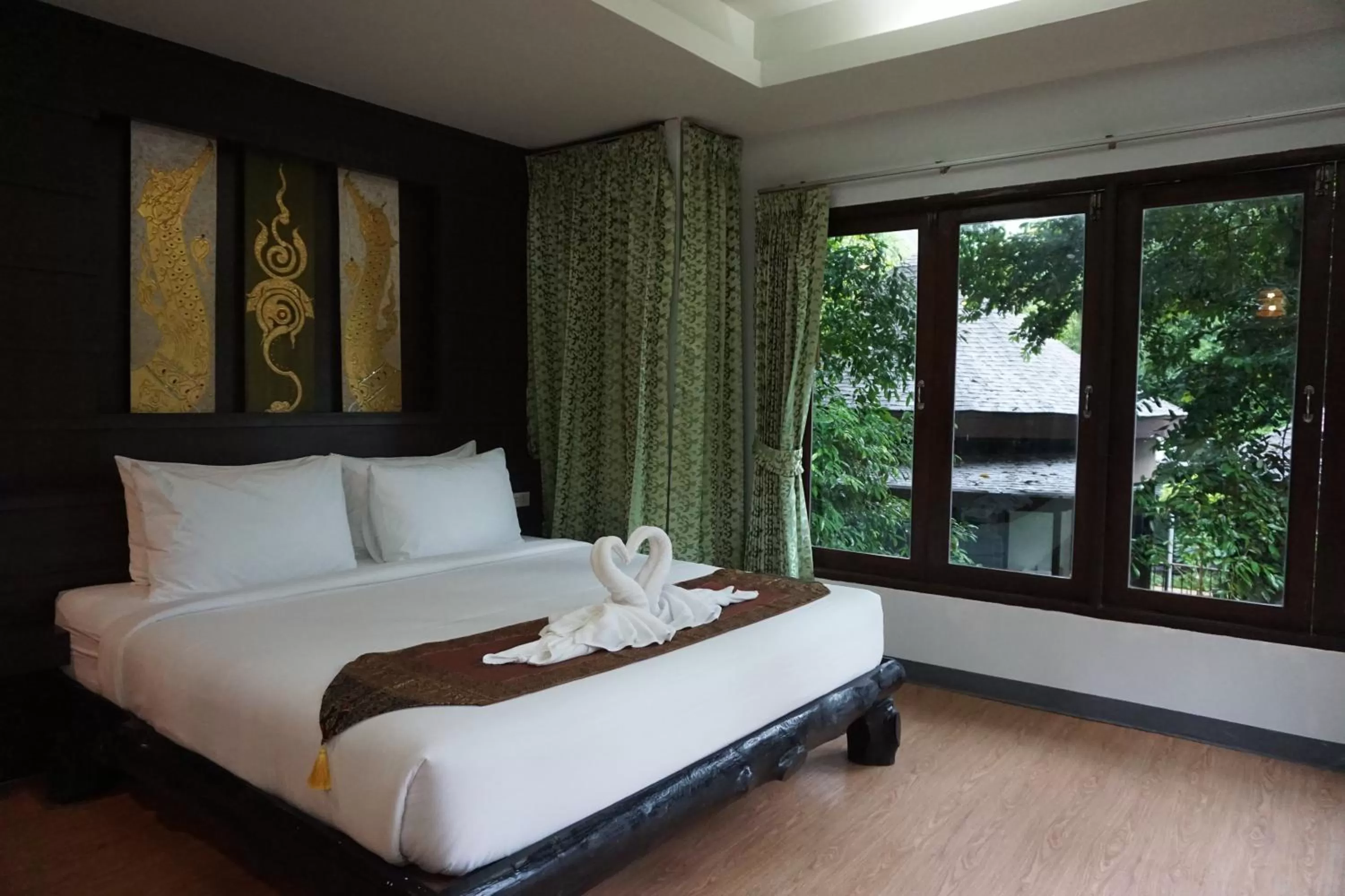 Photo of the whole room, Bed in Rock and Tree House Resort