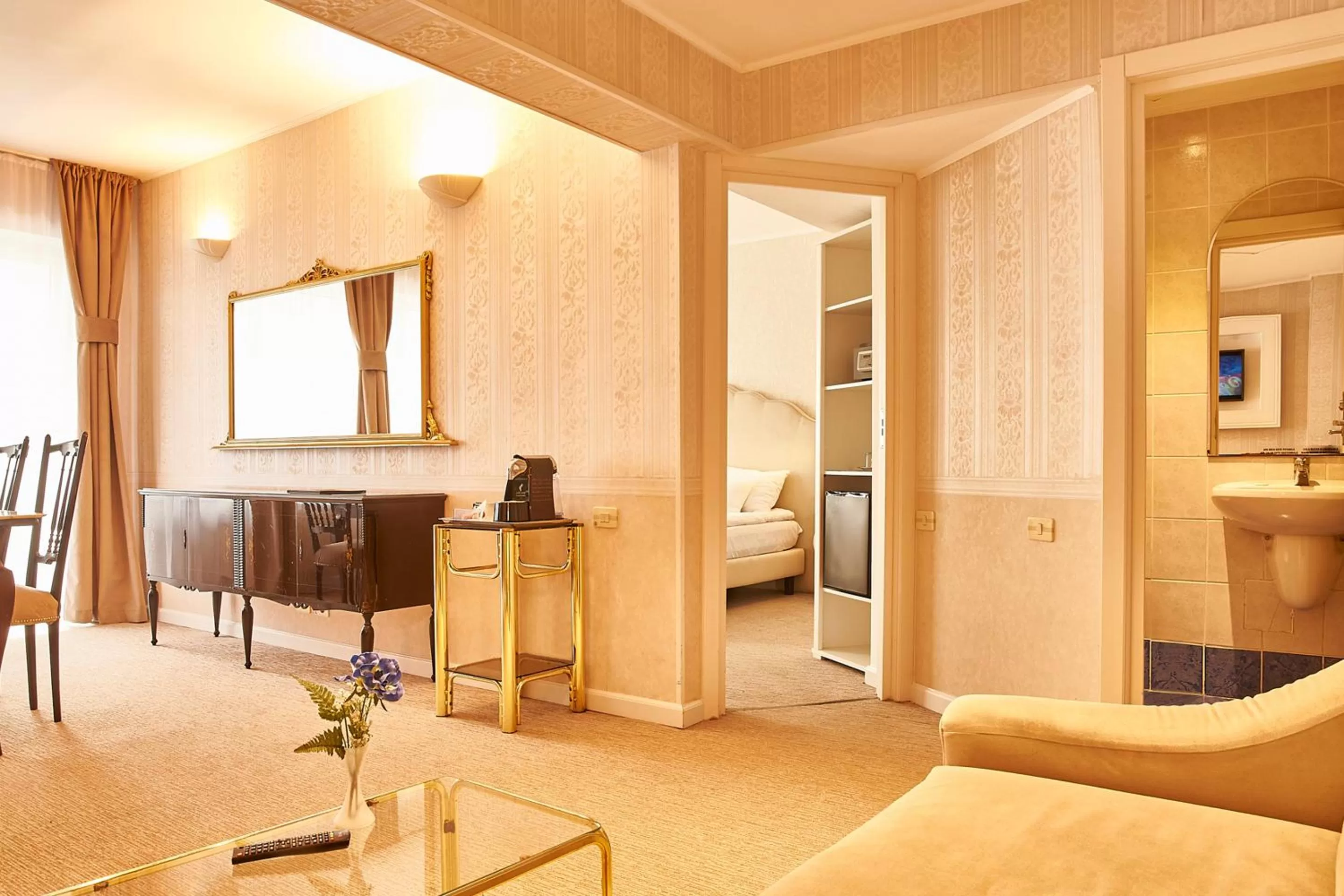 Living room in Continental Forum Oradea