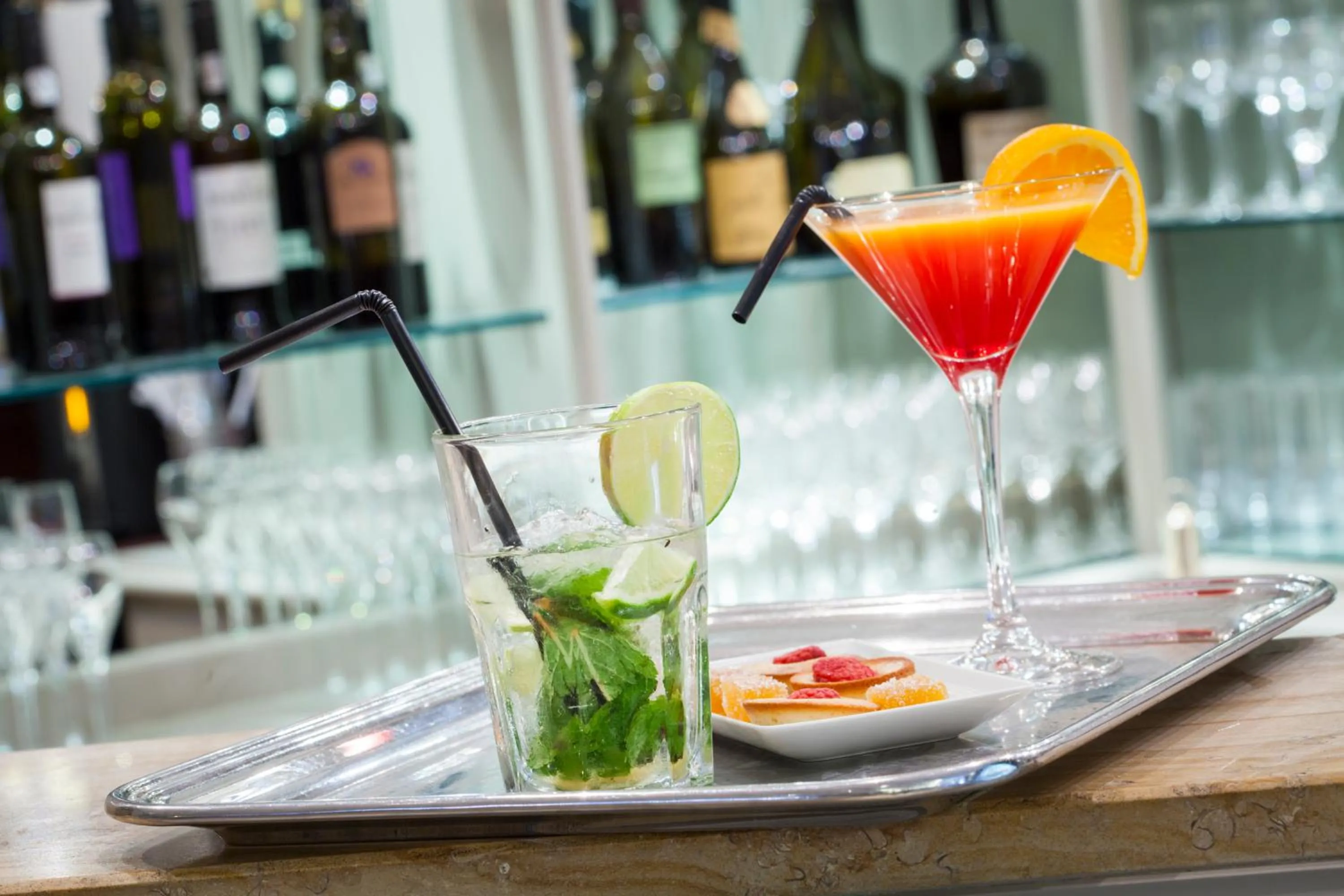 Lounge or bar in Logis Hostellerie des Clos et restaurant Bistrot des grands crus et Maison de la tour Chablis