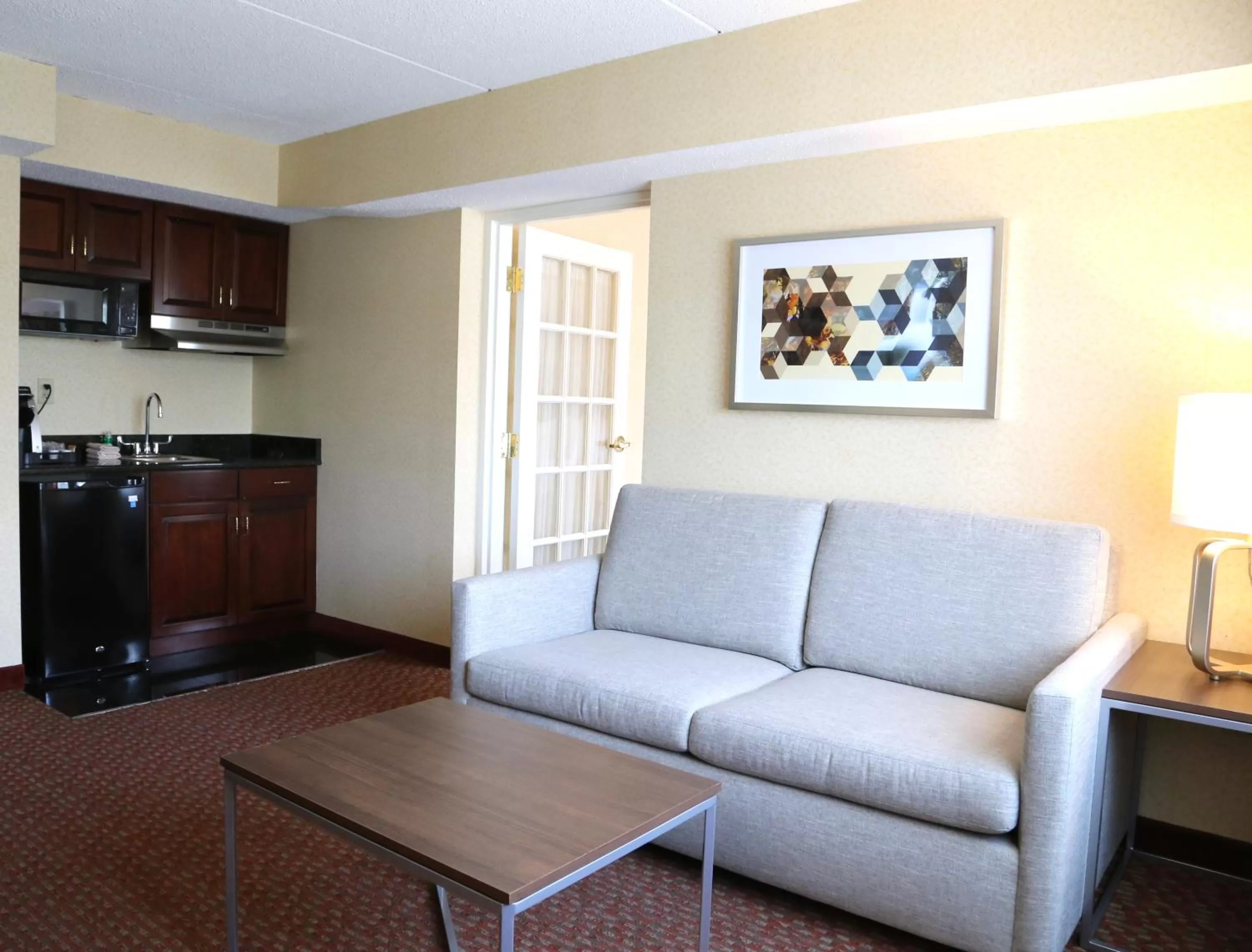 Living room in Holiday Inn Salem by IHG