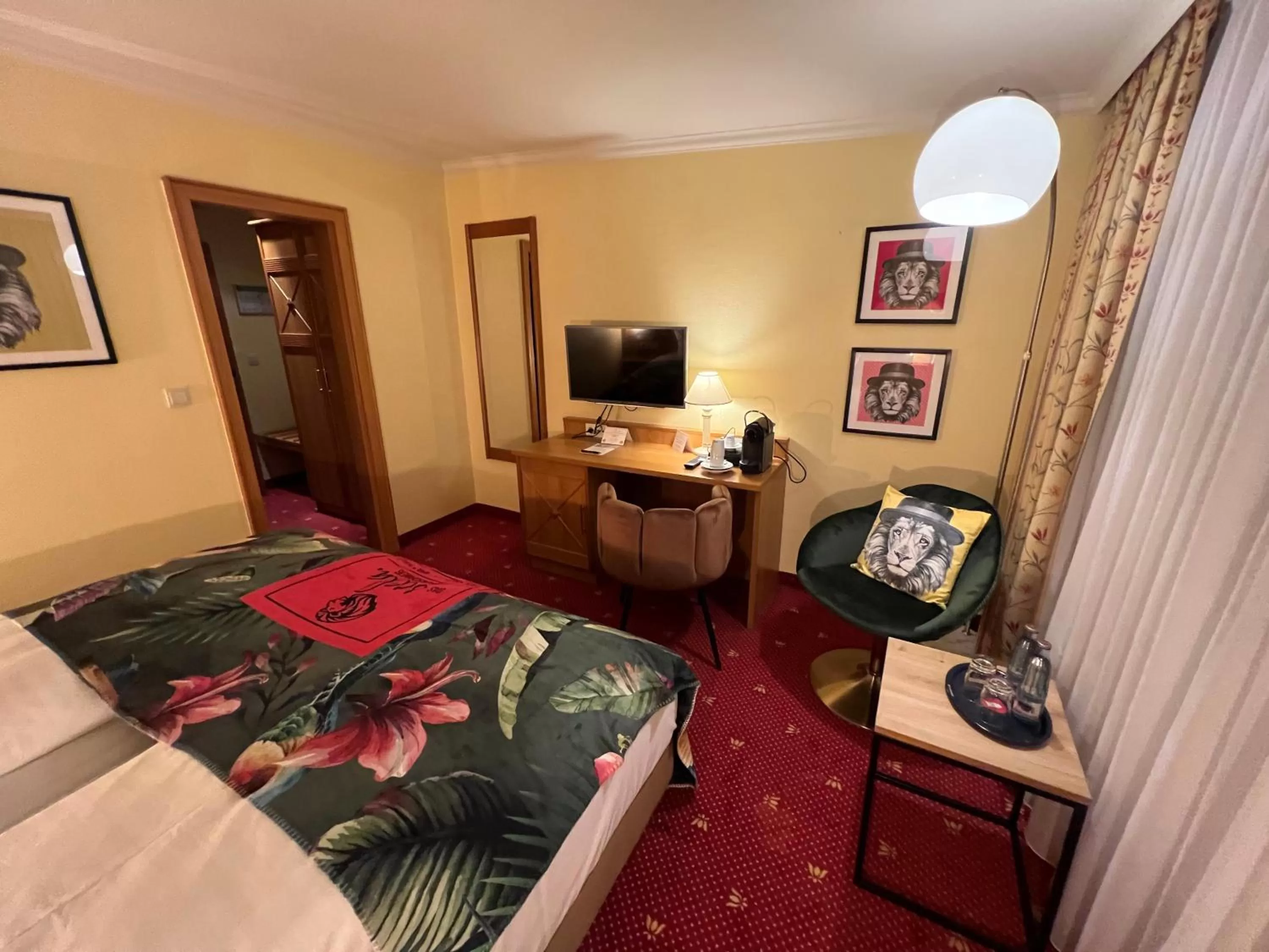 Photo of the whole room, Bed in Das Seela Braunschweig