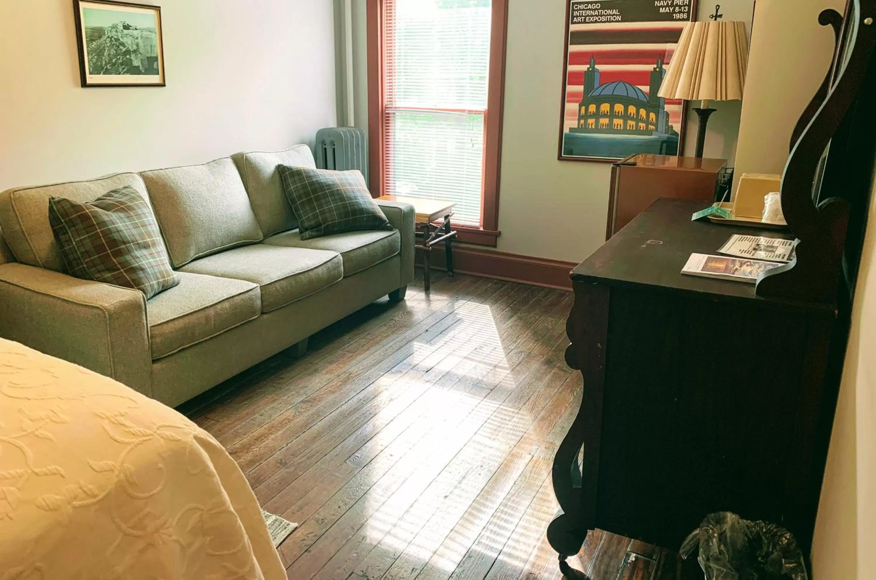 Seating Area in Lakeside Inn