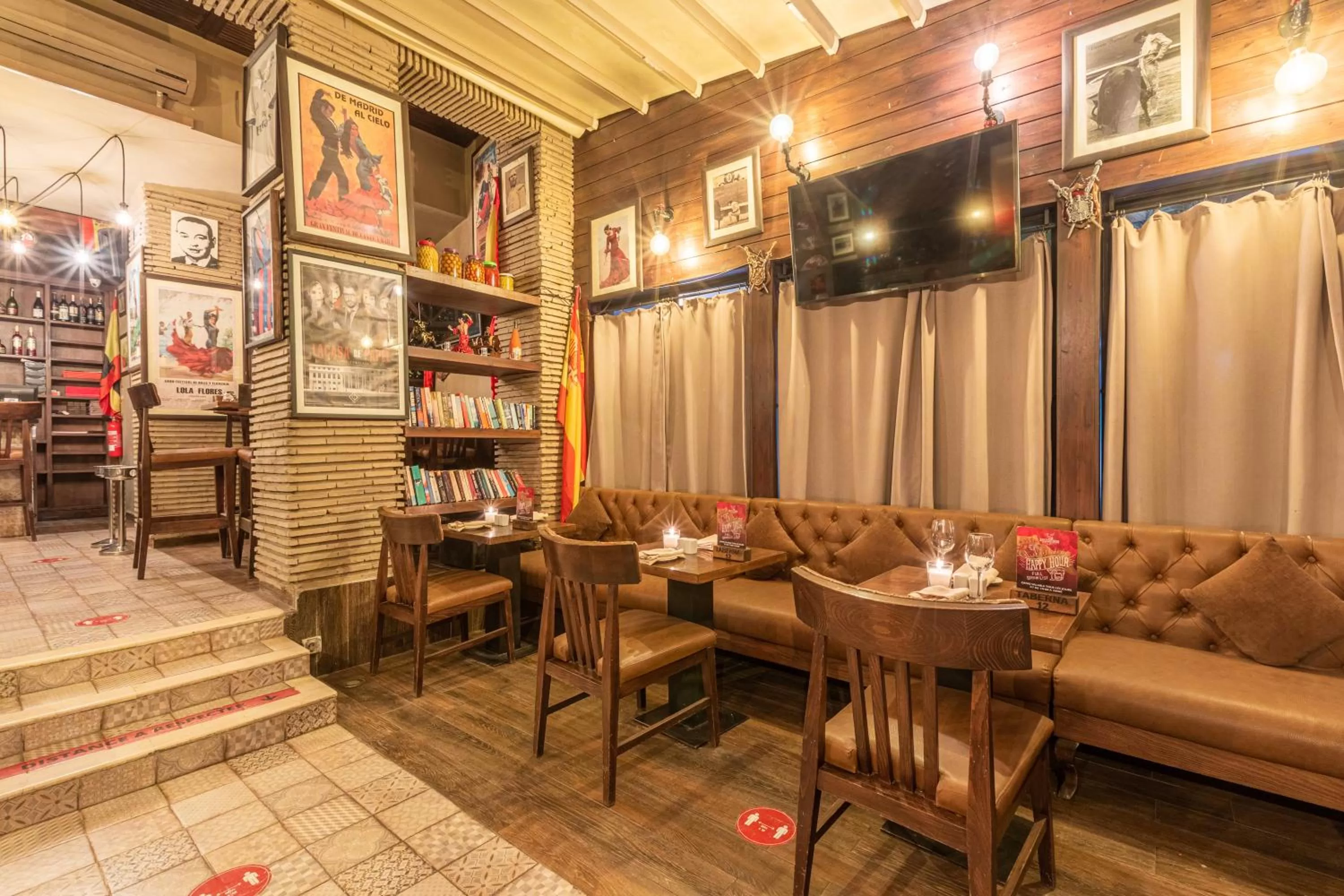 Restaurant/places to eat in Le Caspien Boutique Hotel