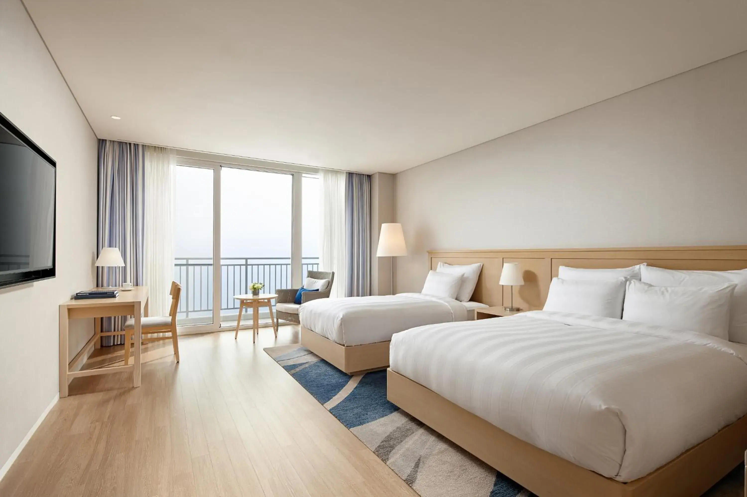 Deluxe Family Twin Room in Lotte Resort Sokcho Deluxe Family Twin Room in Lotte Resort Sokcho