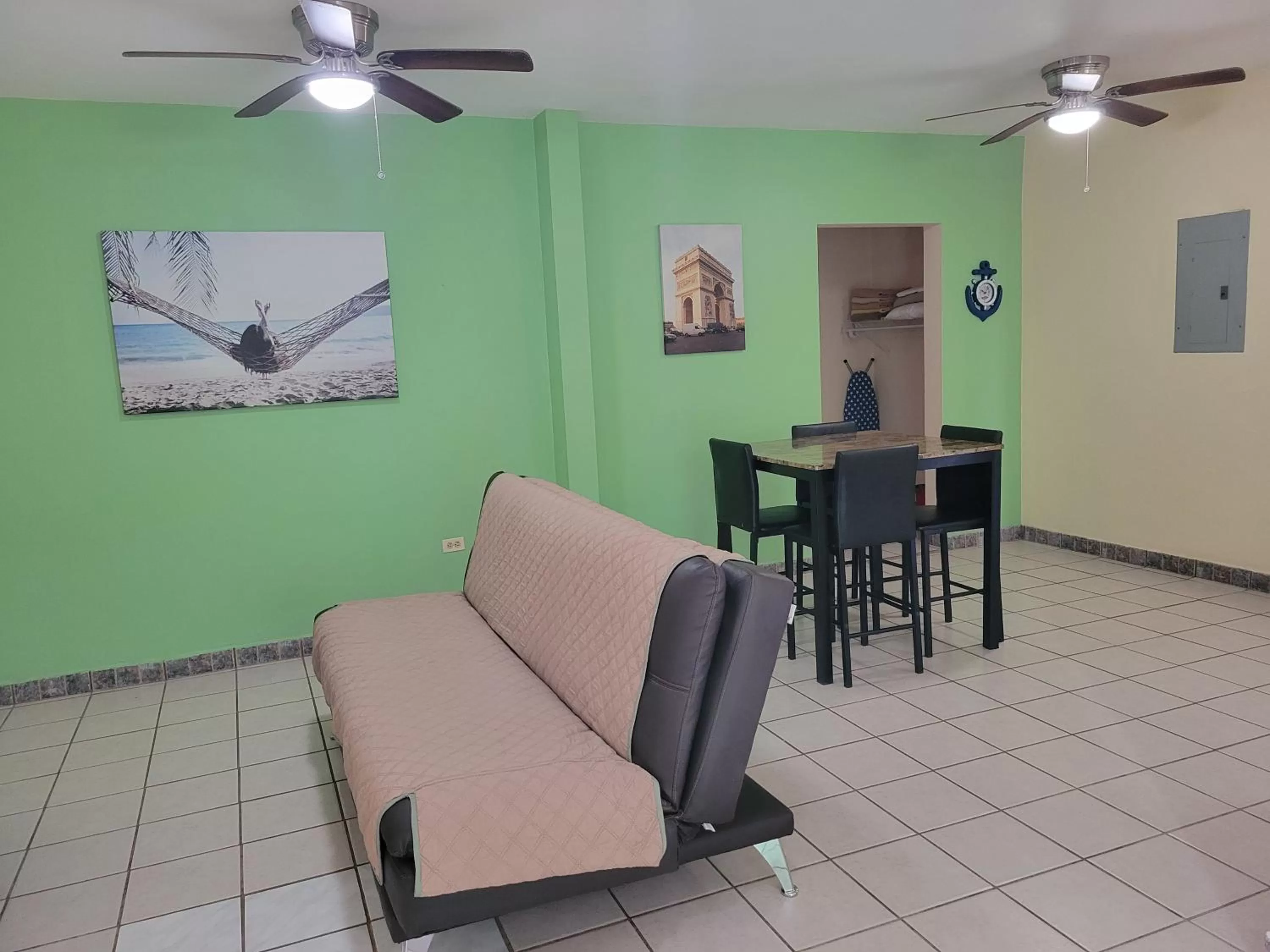 Library, Seating Area in Aguada of the Seas