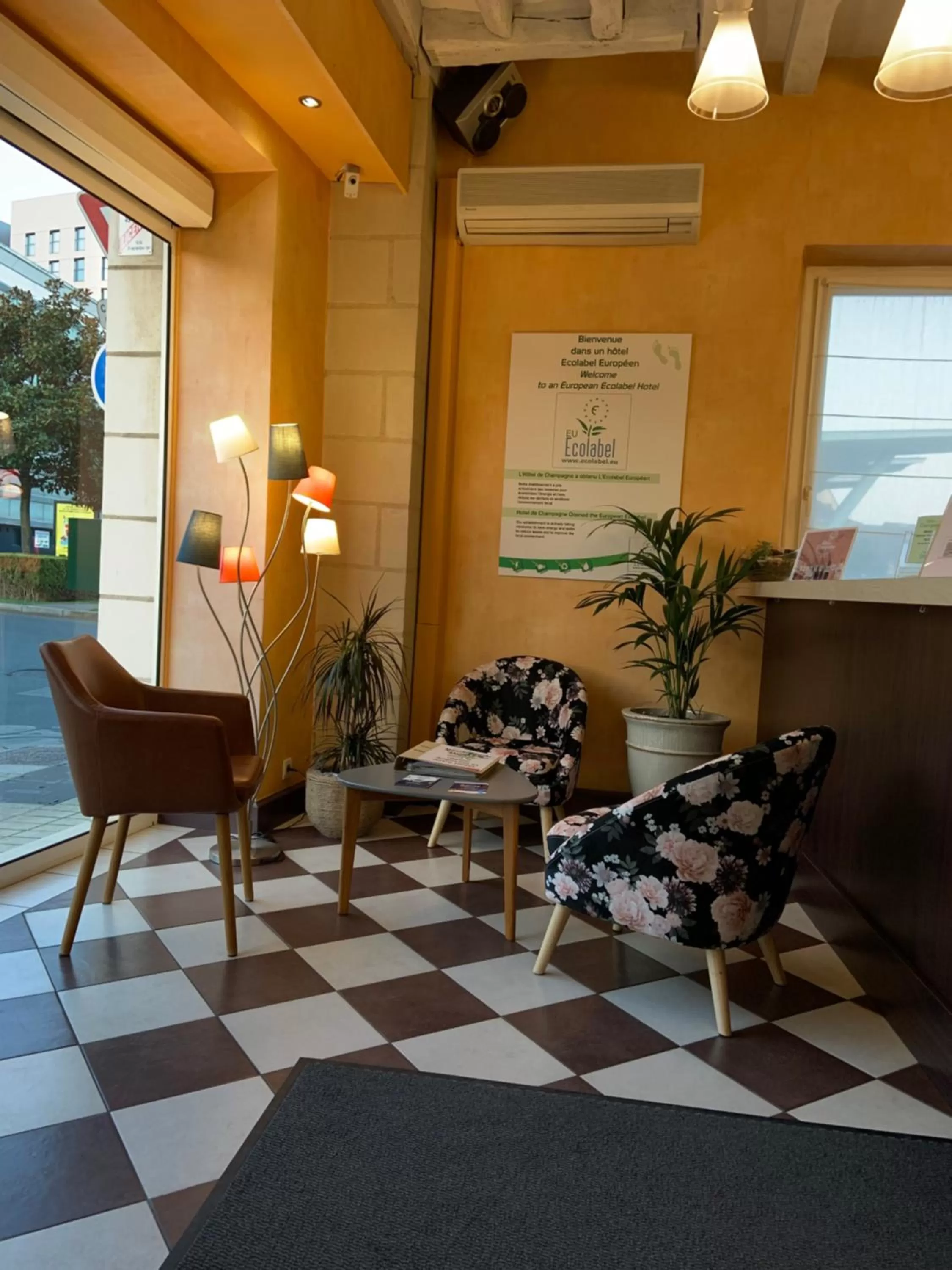 Lobby or reception in Hôtel de Champagne