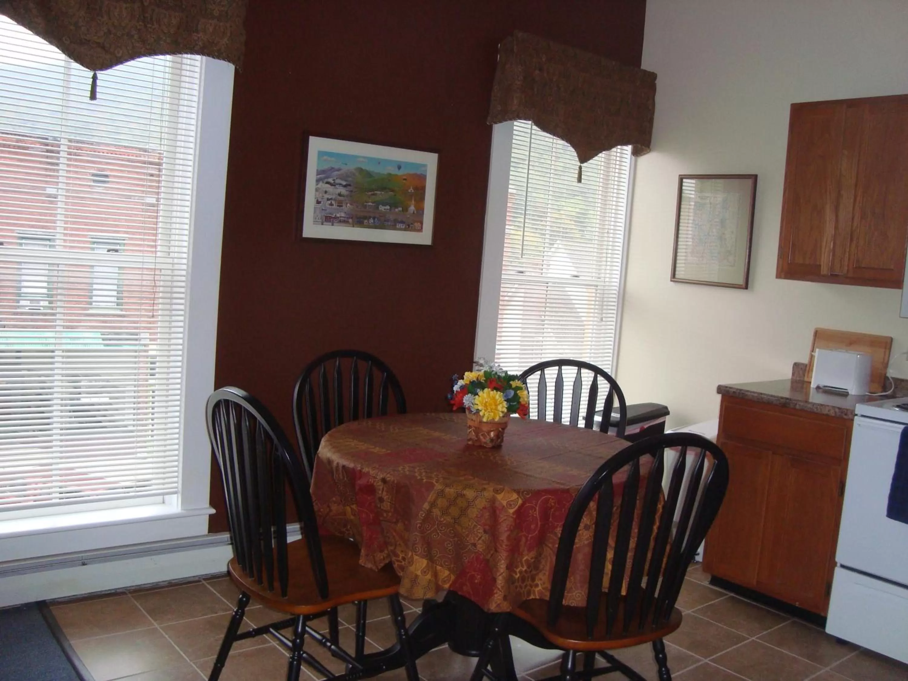 Dining area in Bristol Suites