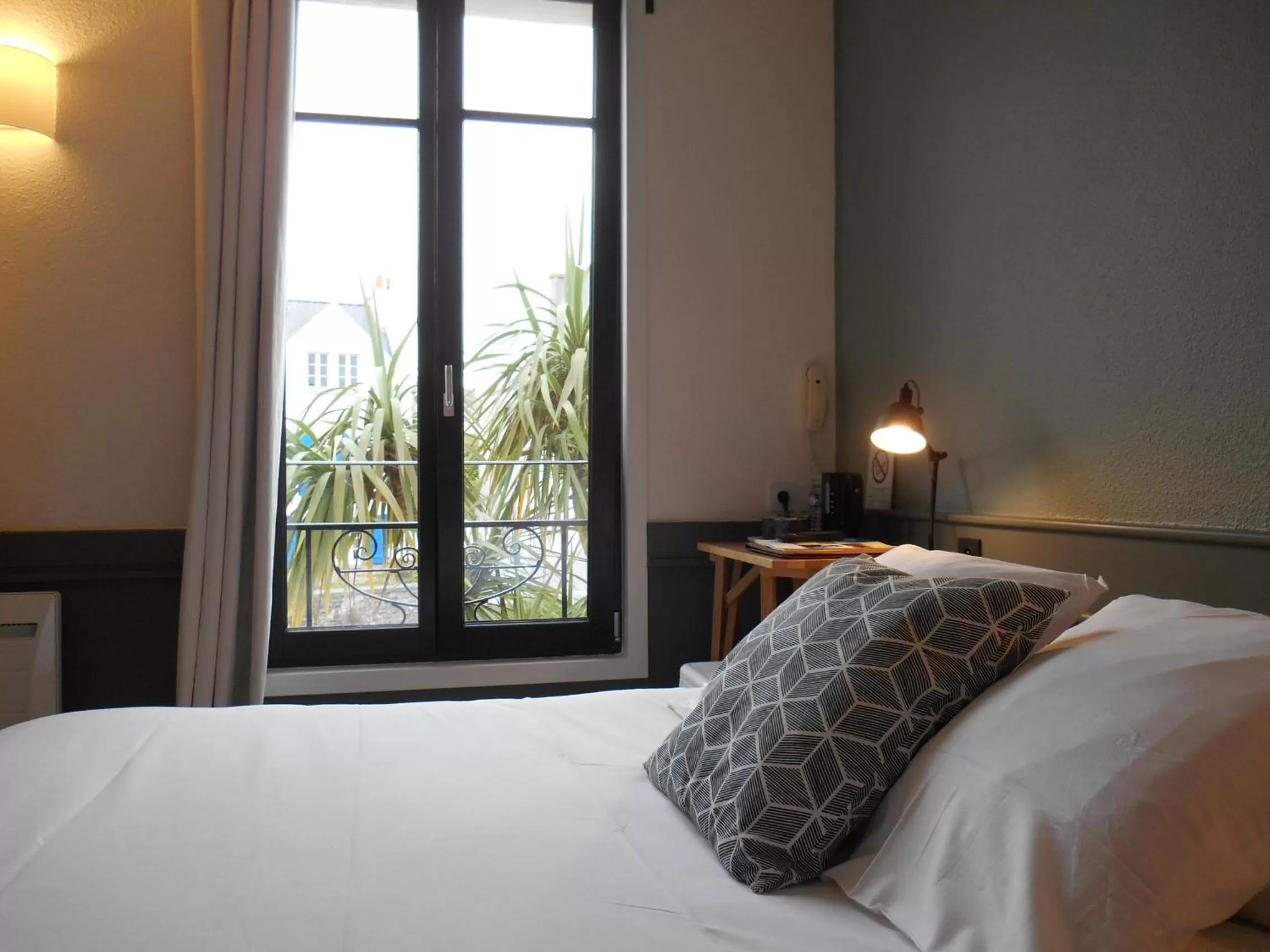 Photo of the whole room, Bed in Hotel de France