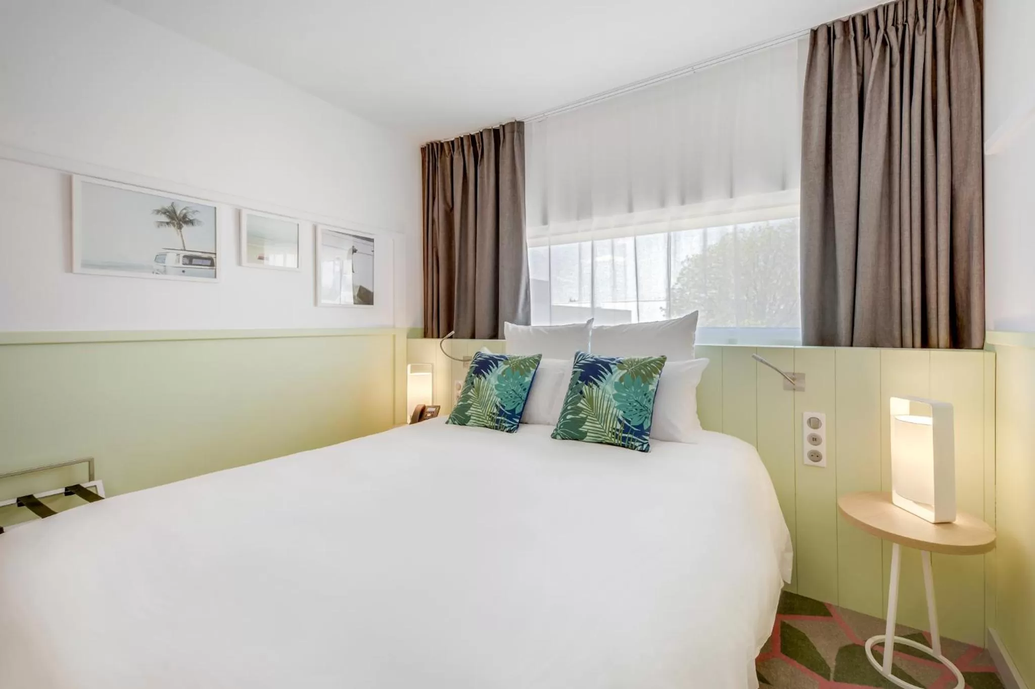 Bed in Mercure Paris Orly Airport