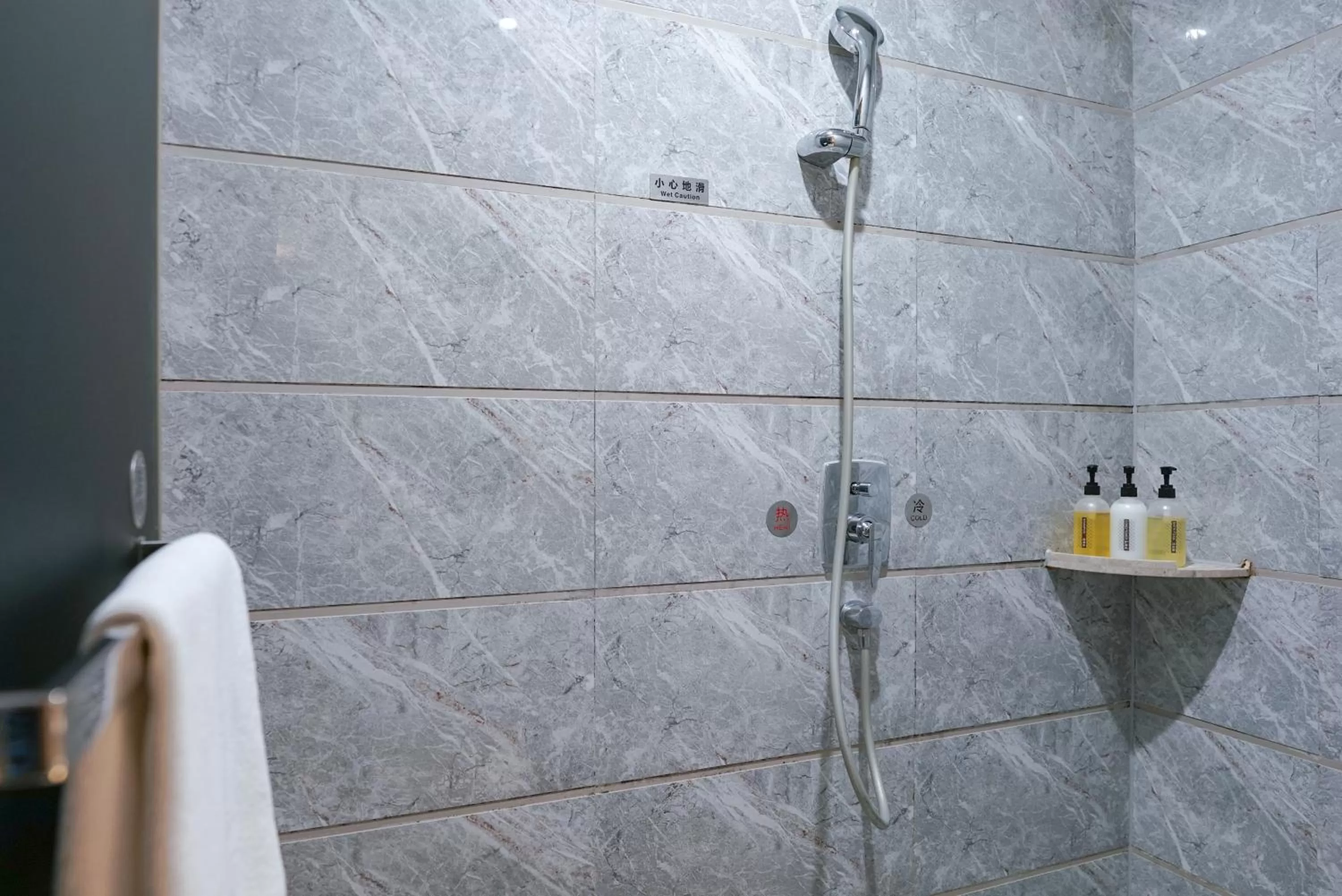 Shower, Bathroom in Paco Hotel Tiyuxilu Metro Guangzhou-Free Shuttle Bus fir Canton Fair