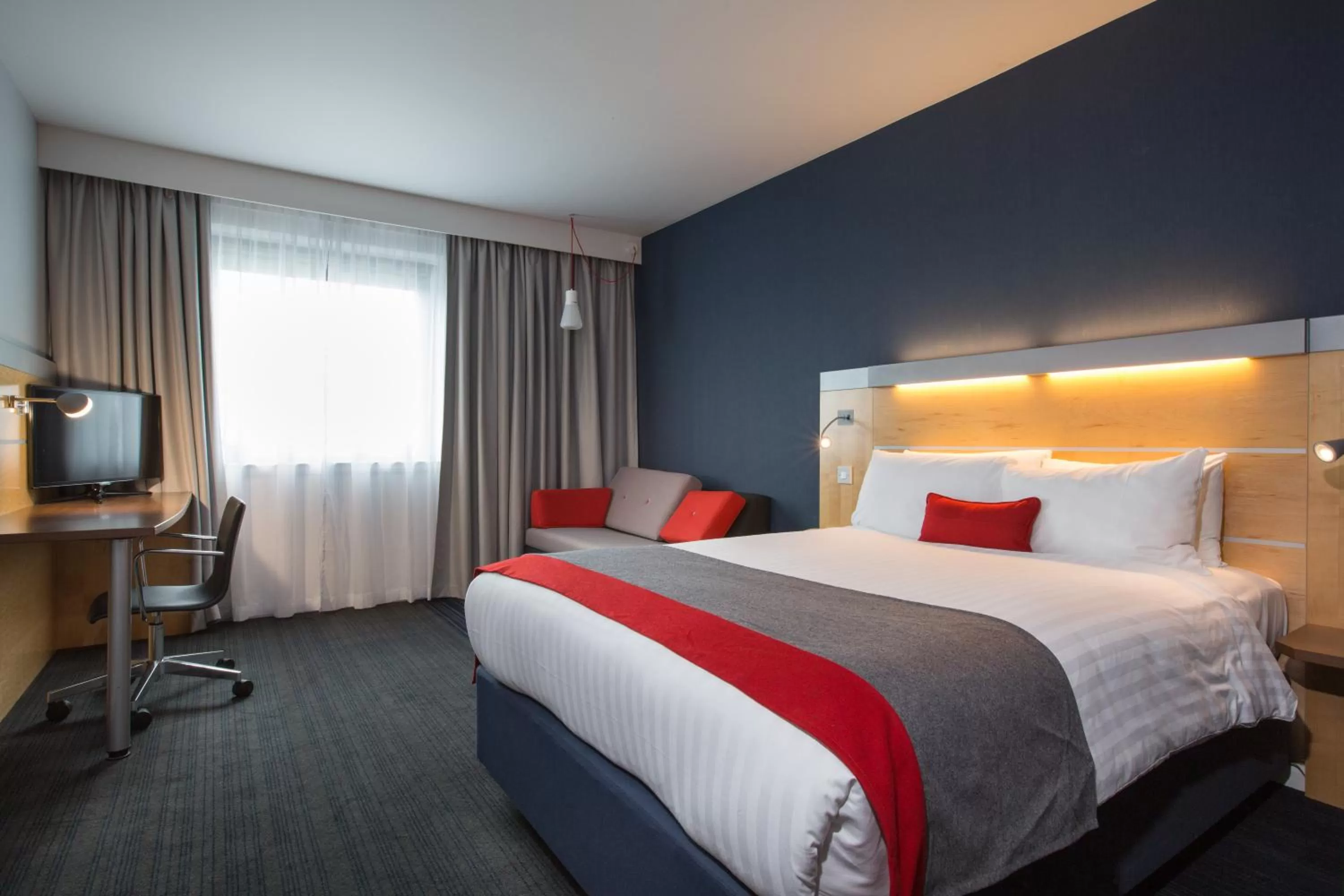 Photo of the whole room, Bed in Holiday Inn Express Folkestone Channel Tunnel by IHG