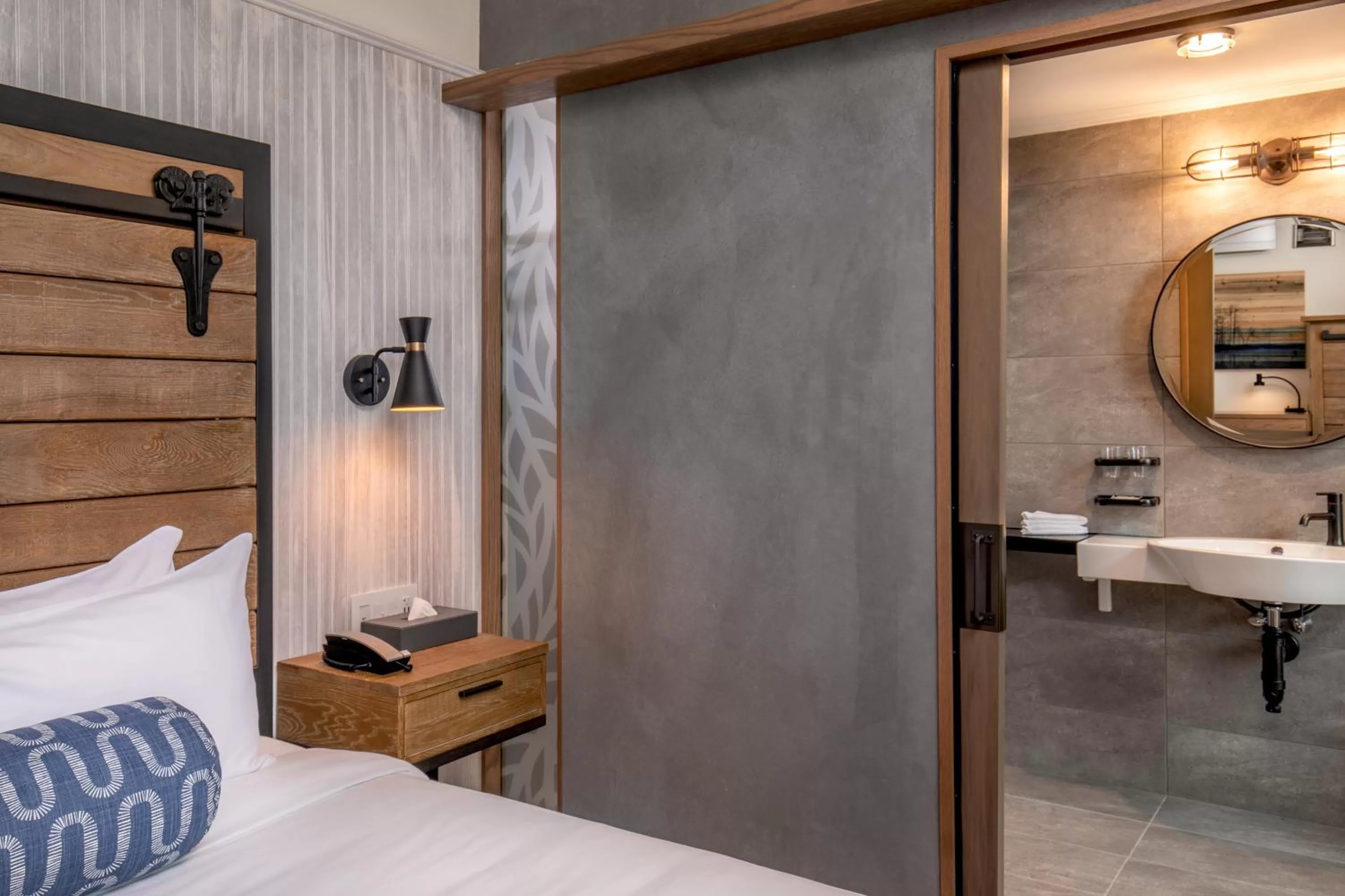 Bathroom, Bed in Hotel 1868