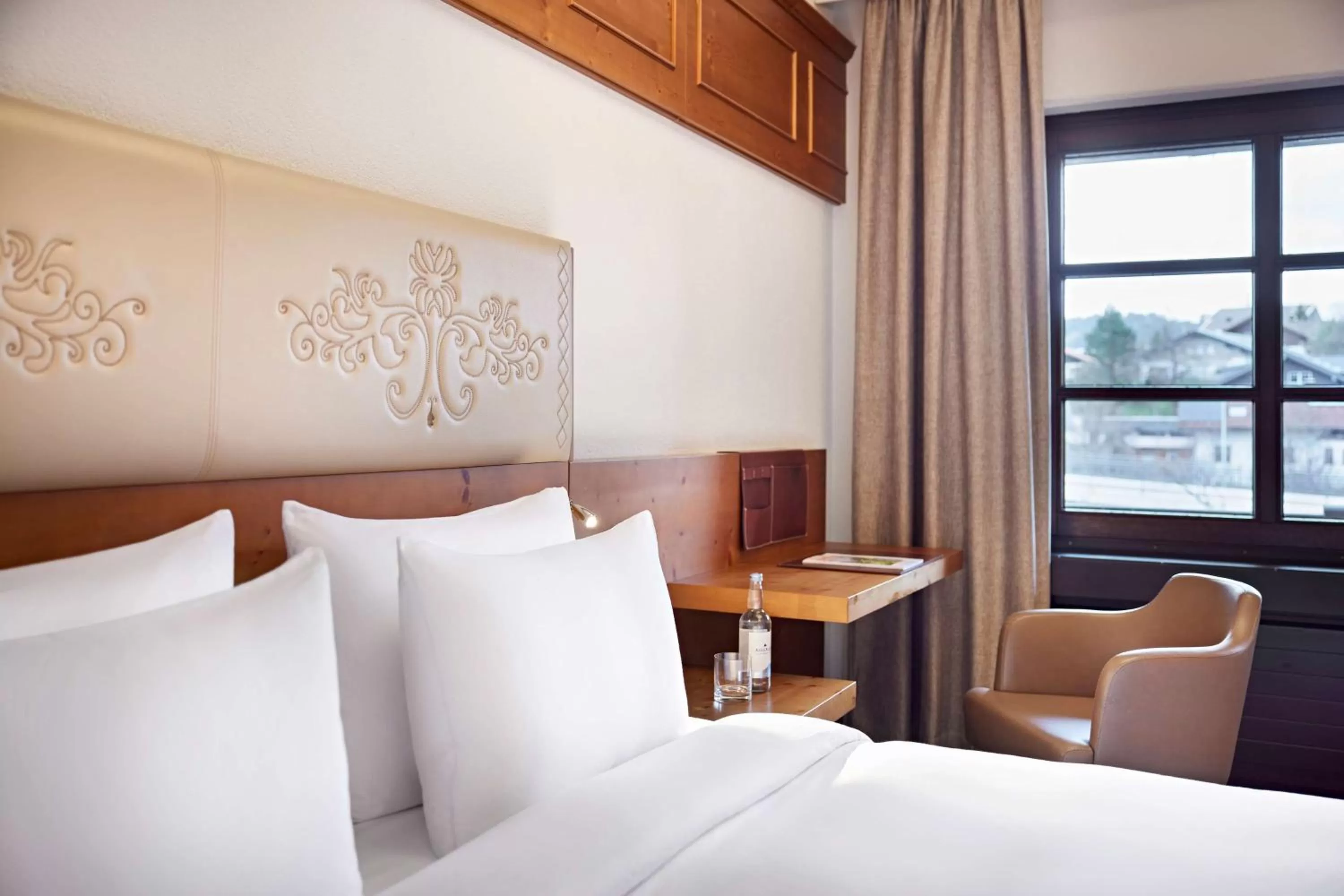 Bedroom, Bed in Parkhotel Oberstaufen