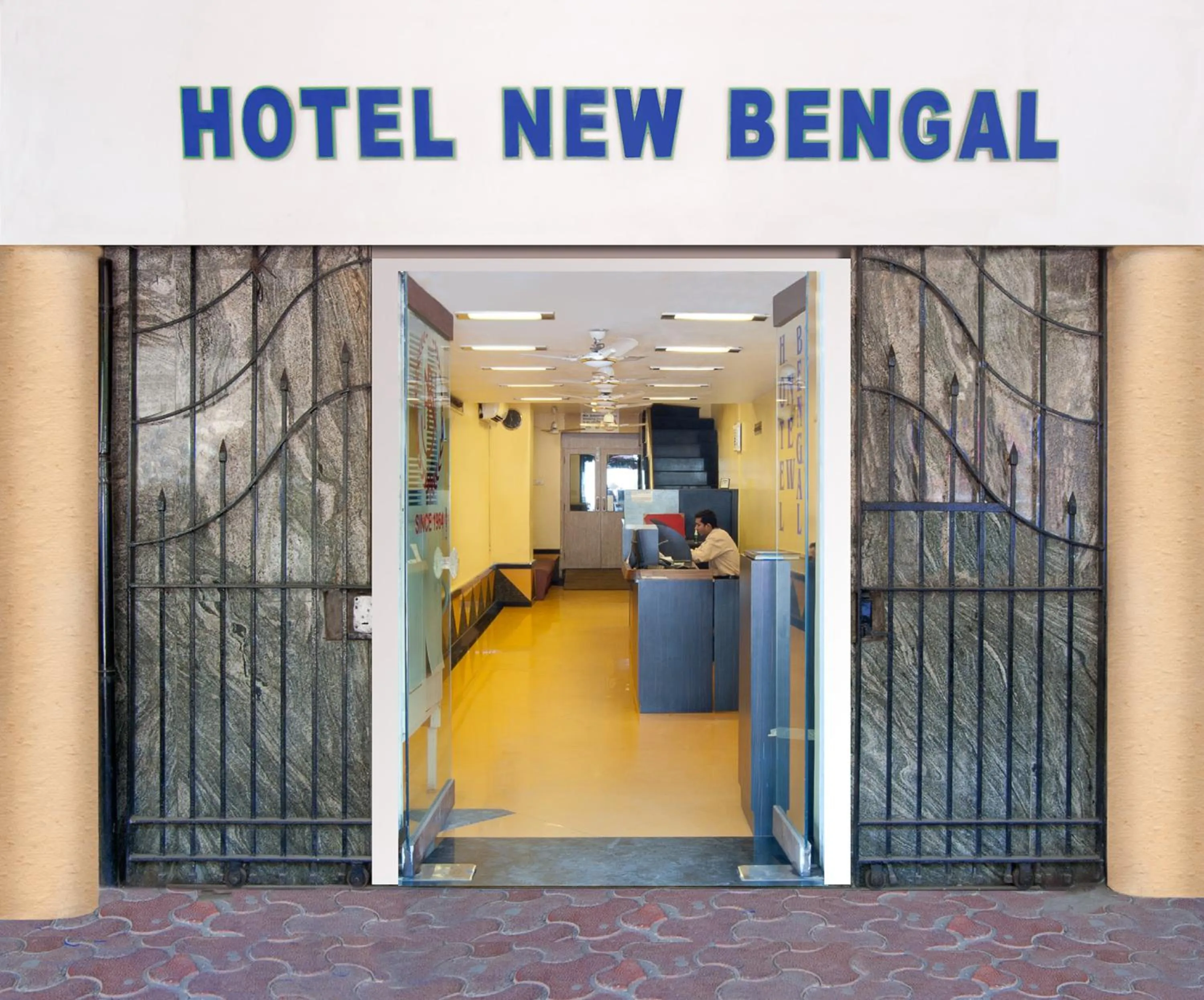 Facade/entrance in Hotel New Bengal
