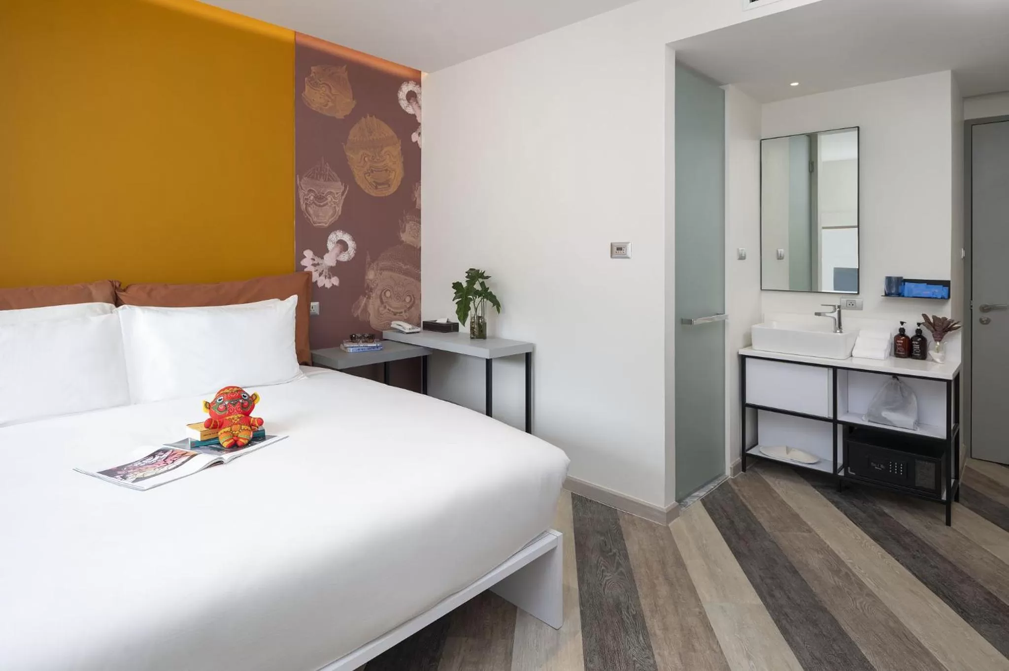 Bedroom, Bed in Jono Bangkok Asok Hotel