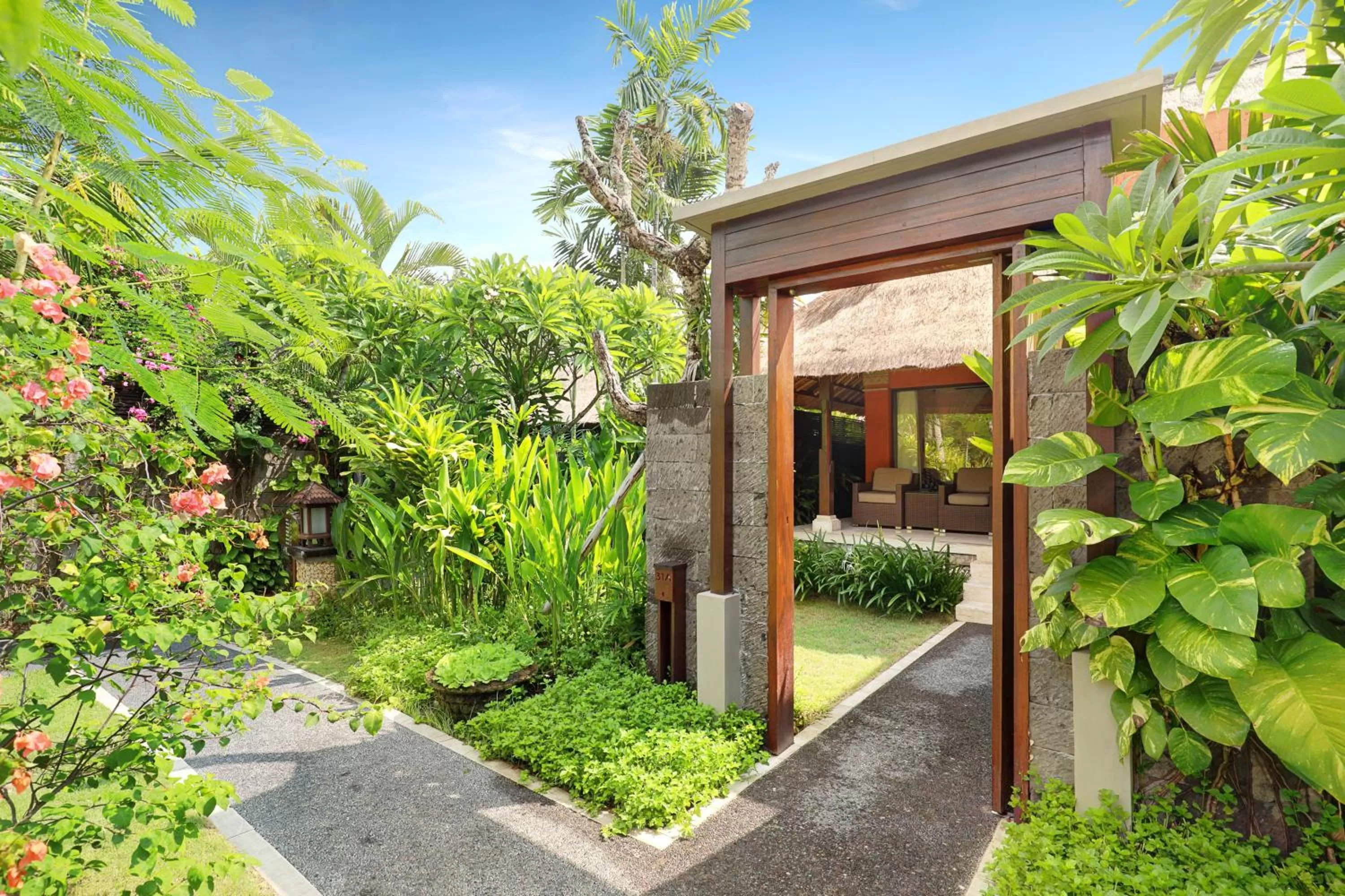 Garden in Legian Beach Hotel