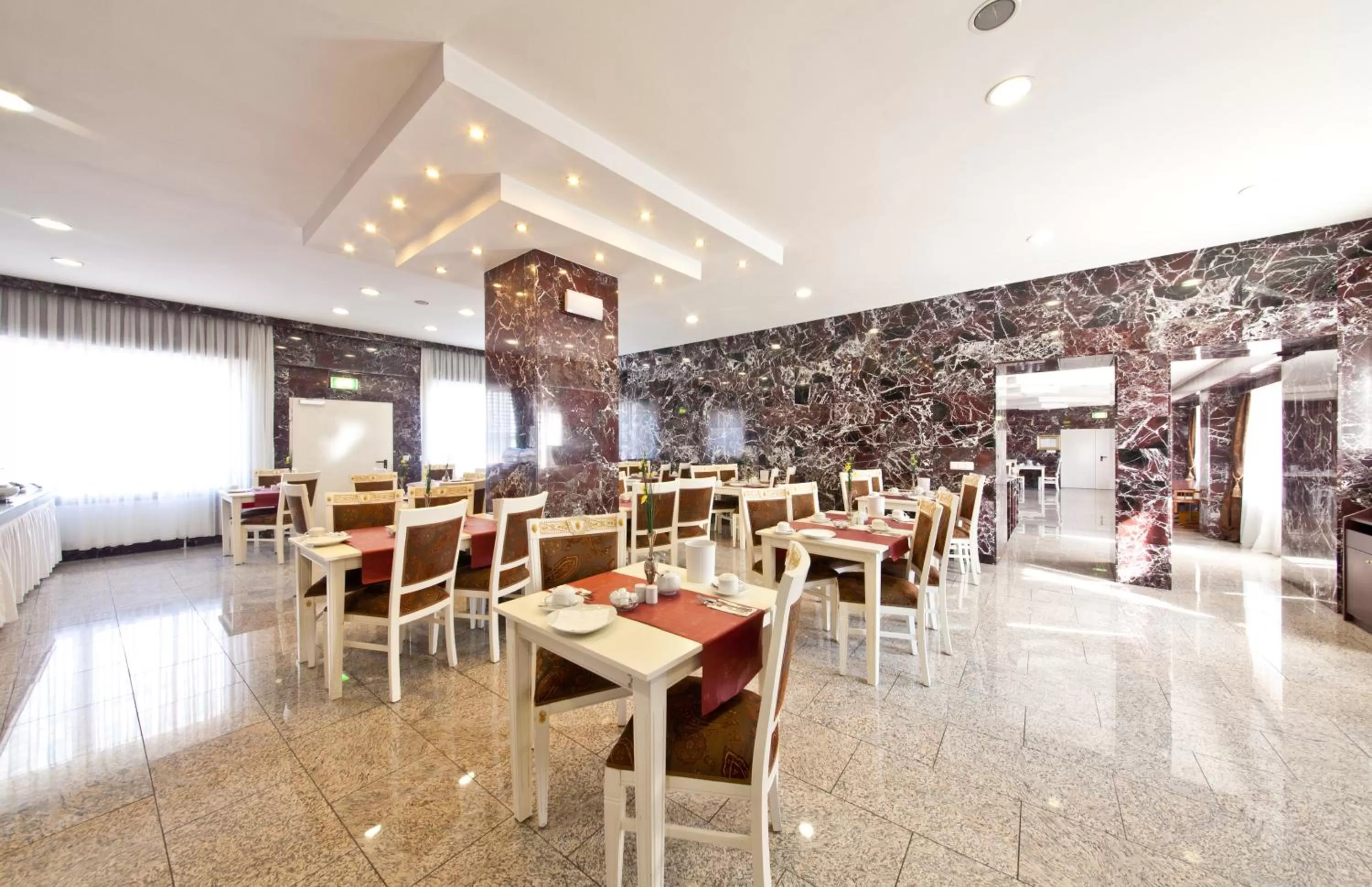 Restaurant/places to eat in Hotel Unique Dortmund Hauptbahnhof