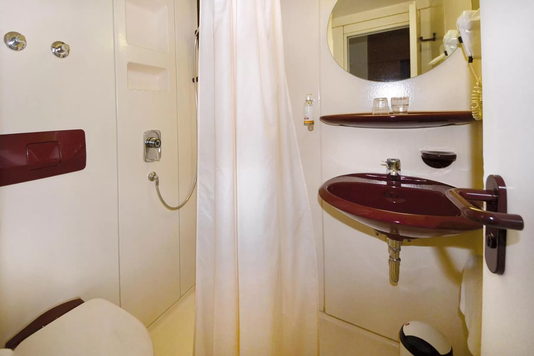 Bathroom in Seligweiler Hotel & Restaurant