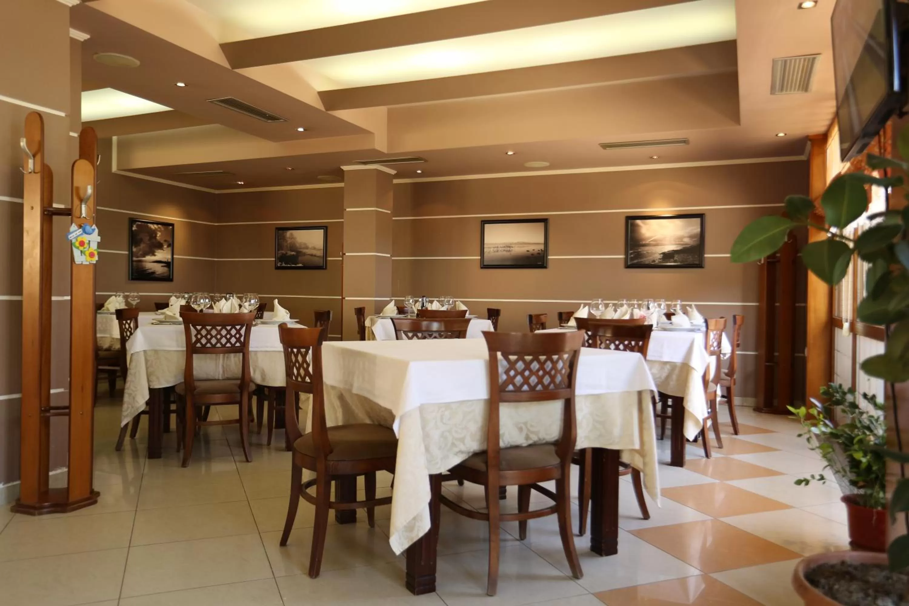 Restaurant/Places to Eat in Guesthouse Bimbli