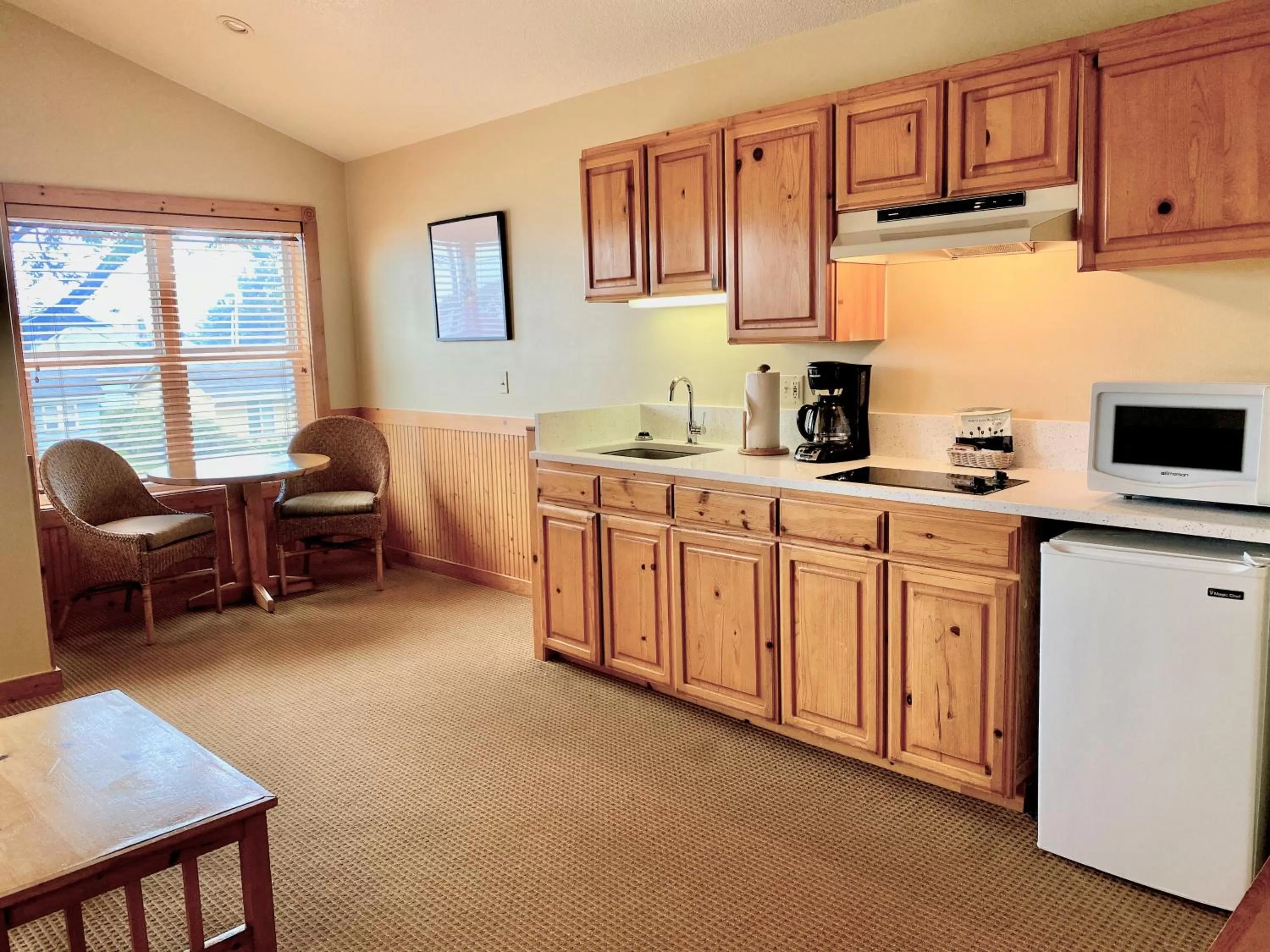 Kitchen or kitchenette, Kitchen/Kitchenette in Lighthouse Inn