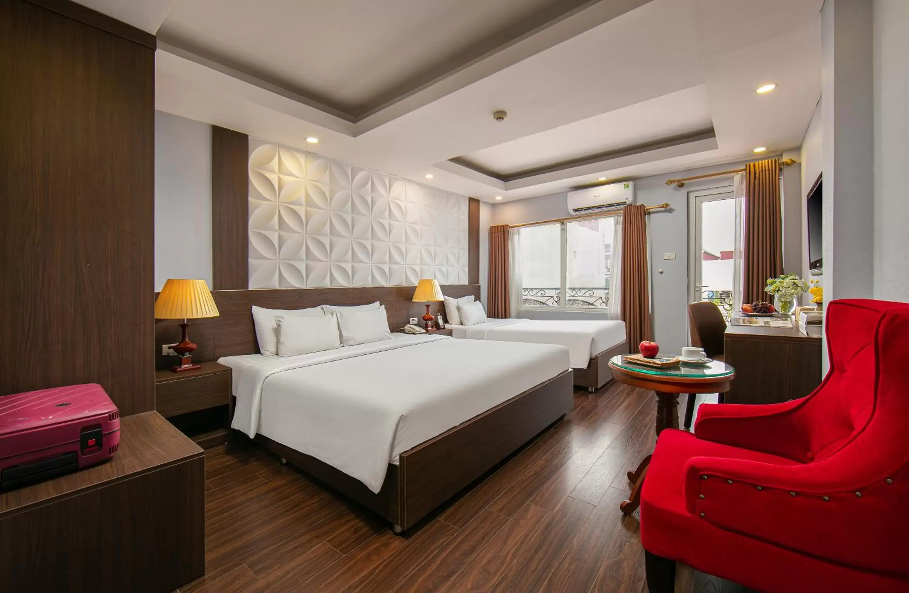 Family Room with Balcony - single occupancy in Hanoi Diamond King Hotel & Travel Family Room with Balcony - single occupancy in Hanoi Diamond King Hotel & Travel