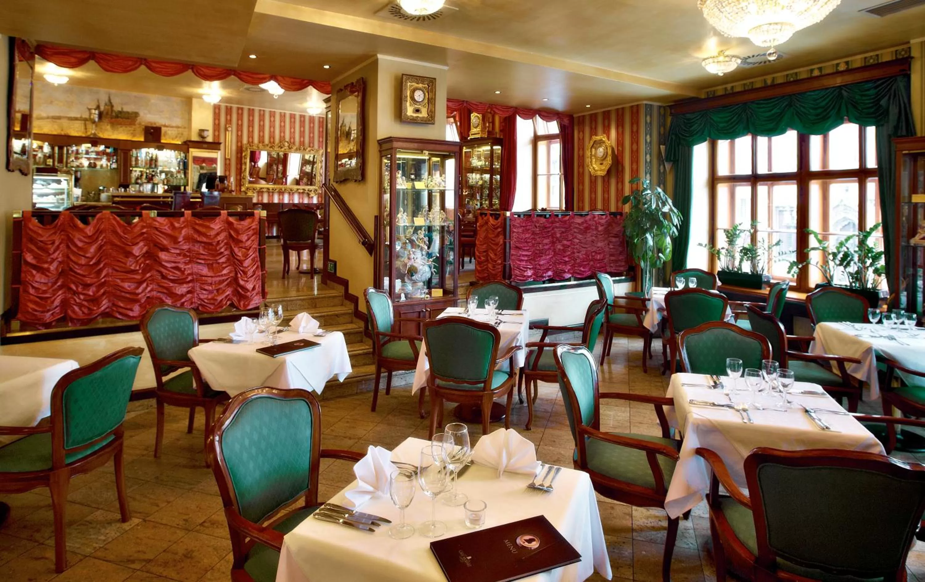 Restaurant/places to eat in Grand Hotel Praha