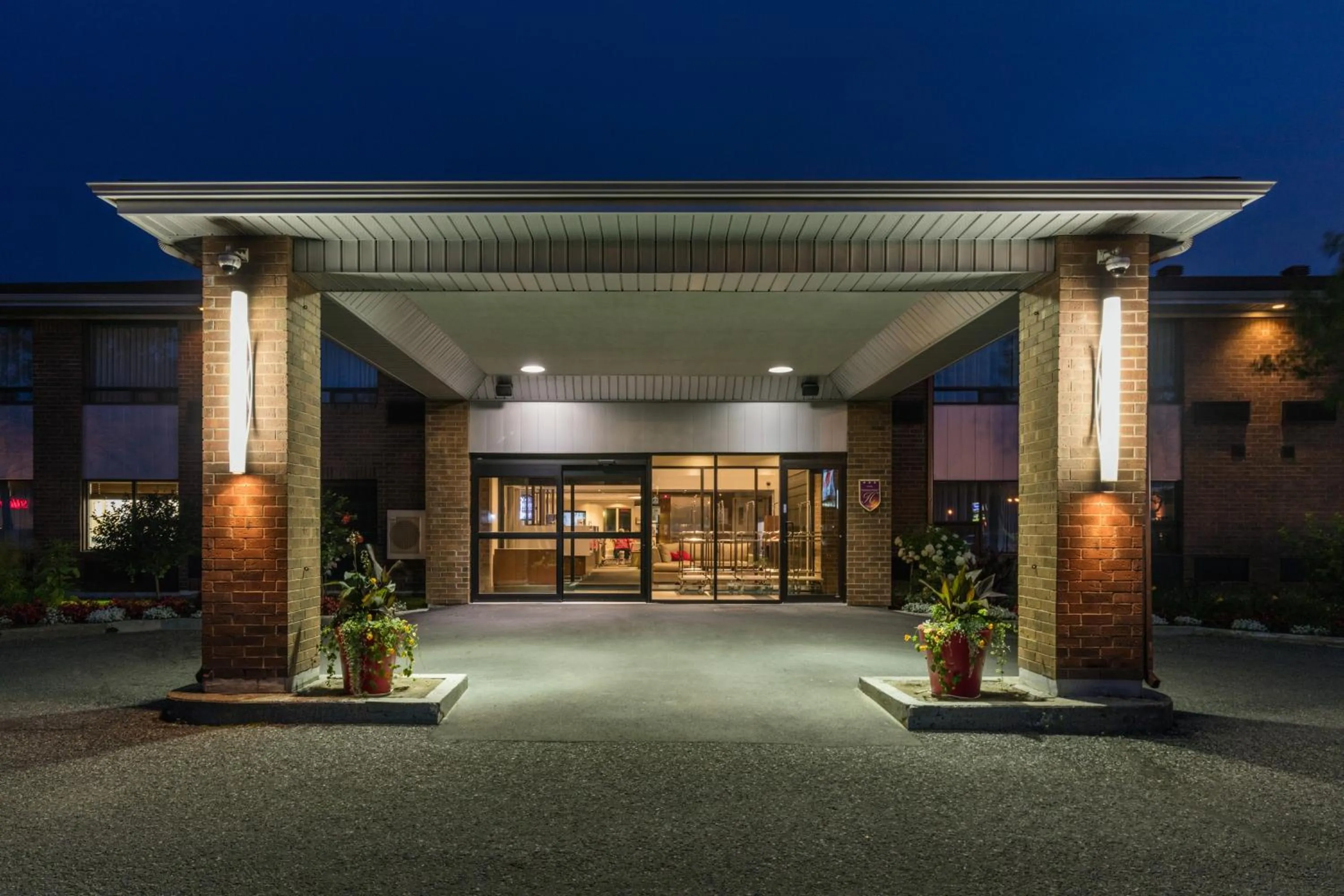 Facade/entrance in N Hôtel Québec