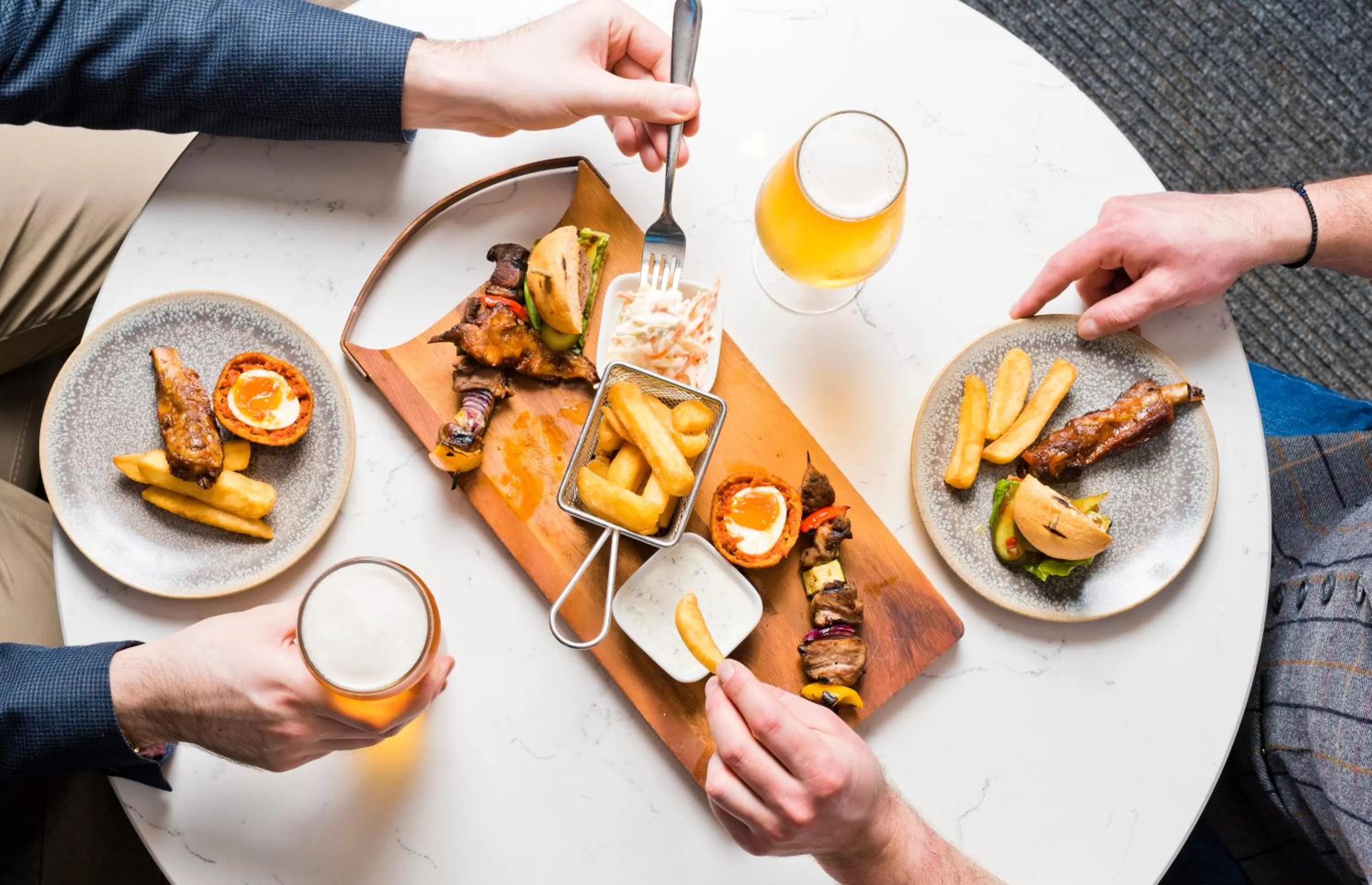 Lounge or bar in voco Oxford Spires by IHG