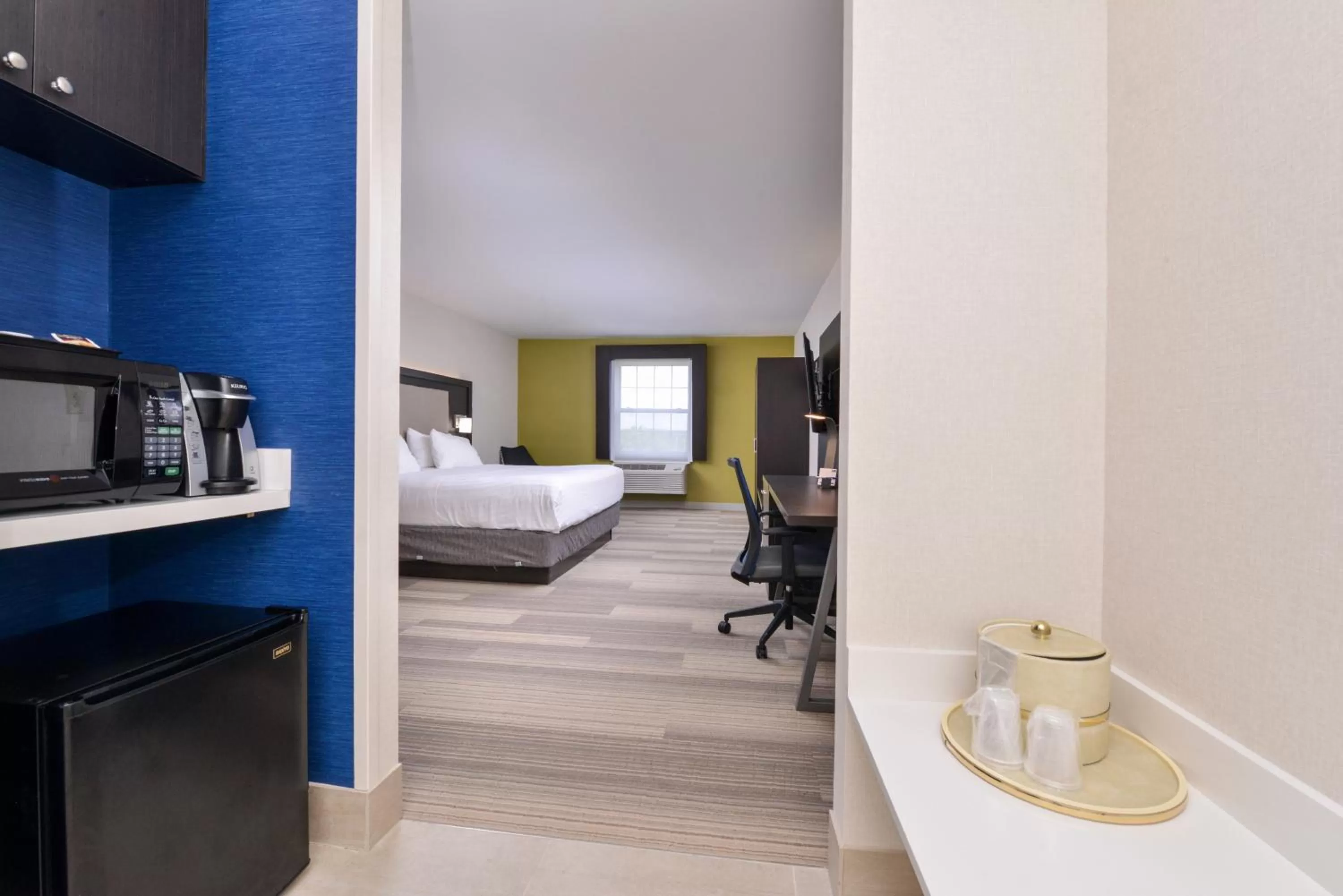 Bedroom, Bed in Holiday Inn Express Mystic by IHG