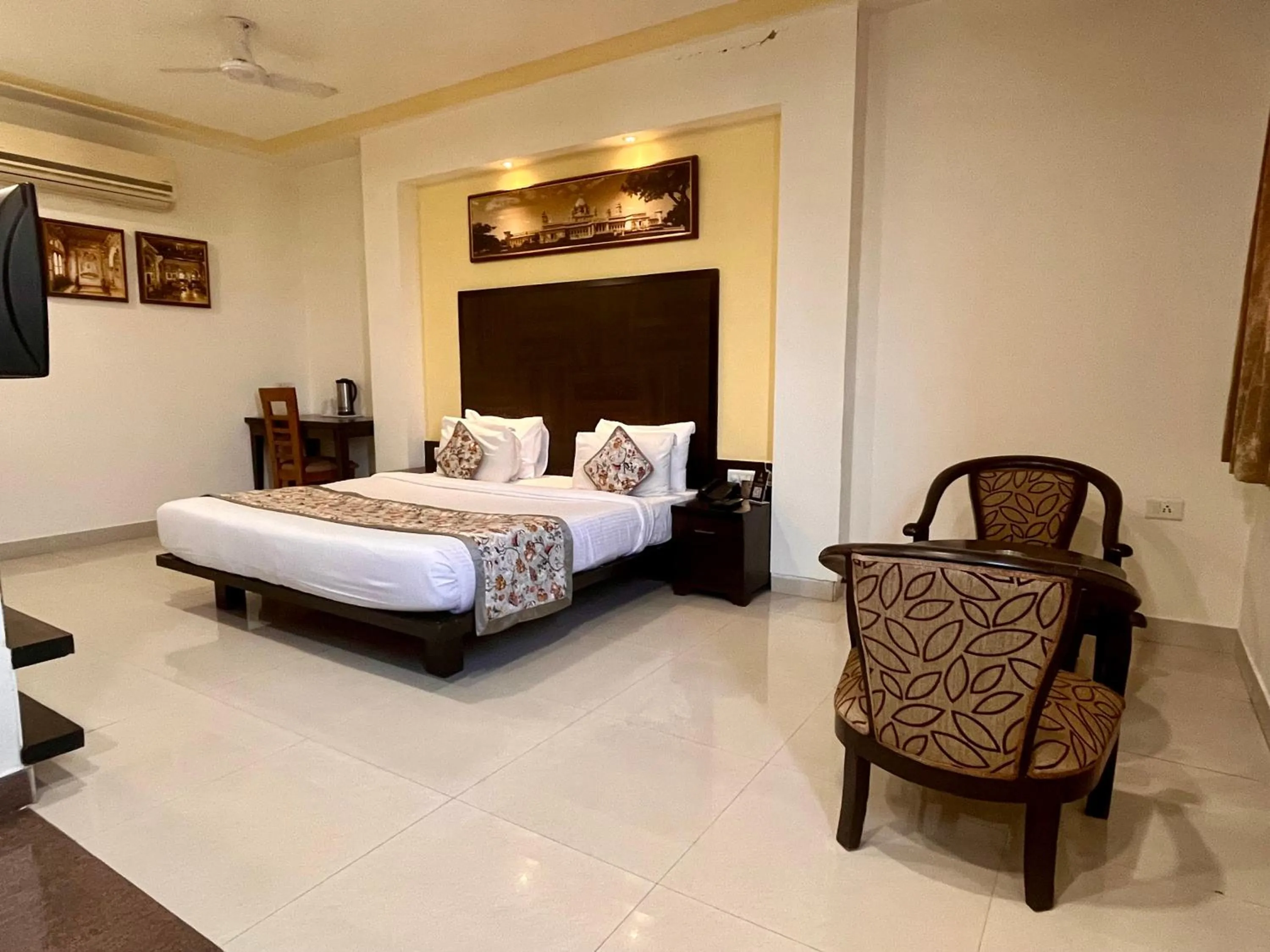 Bedroom, Bed in Ratnawali – A Vegetarian Heritage Hotel