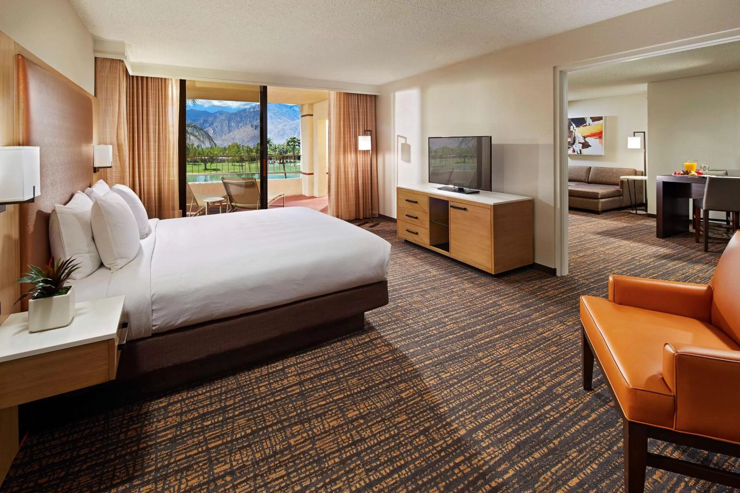Bedroom, Bed in DoubleTree by Hilton Golf Resort Palm Springs