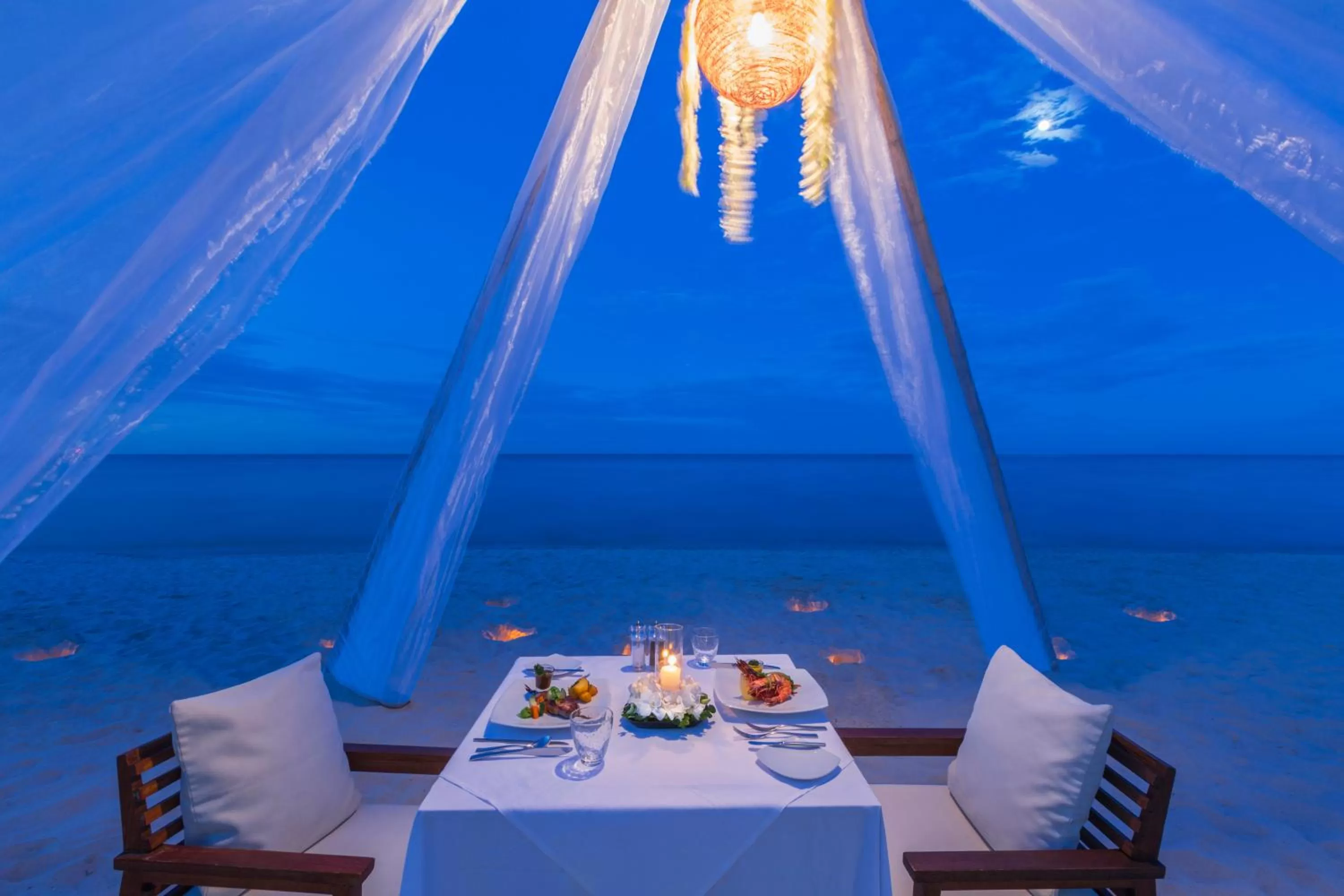 Restaurant/places to eat in Cape Nidhra Hotel