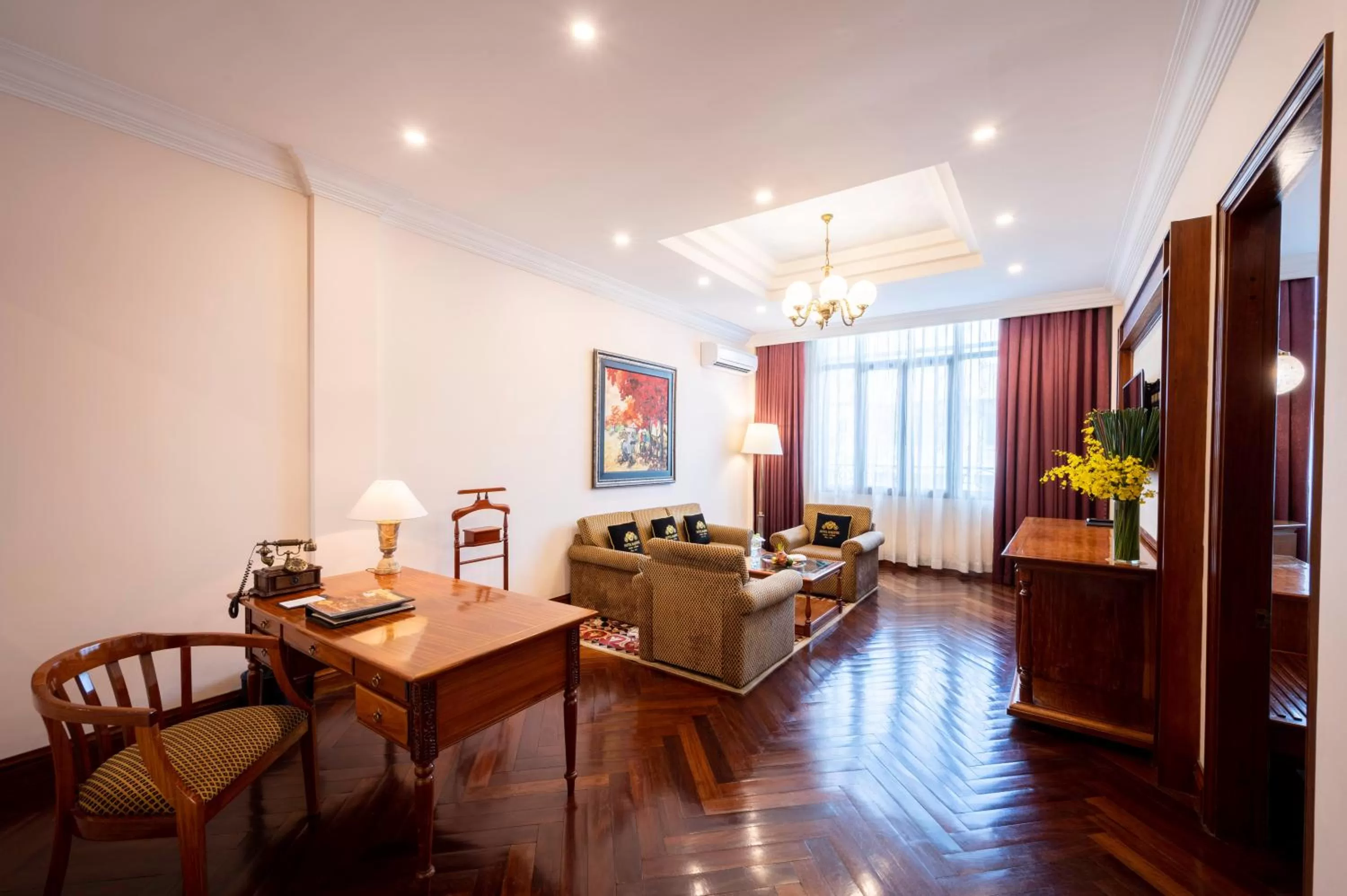 Living room in Hotel Majestic Saigon