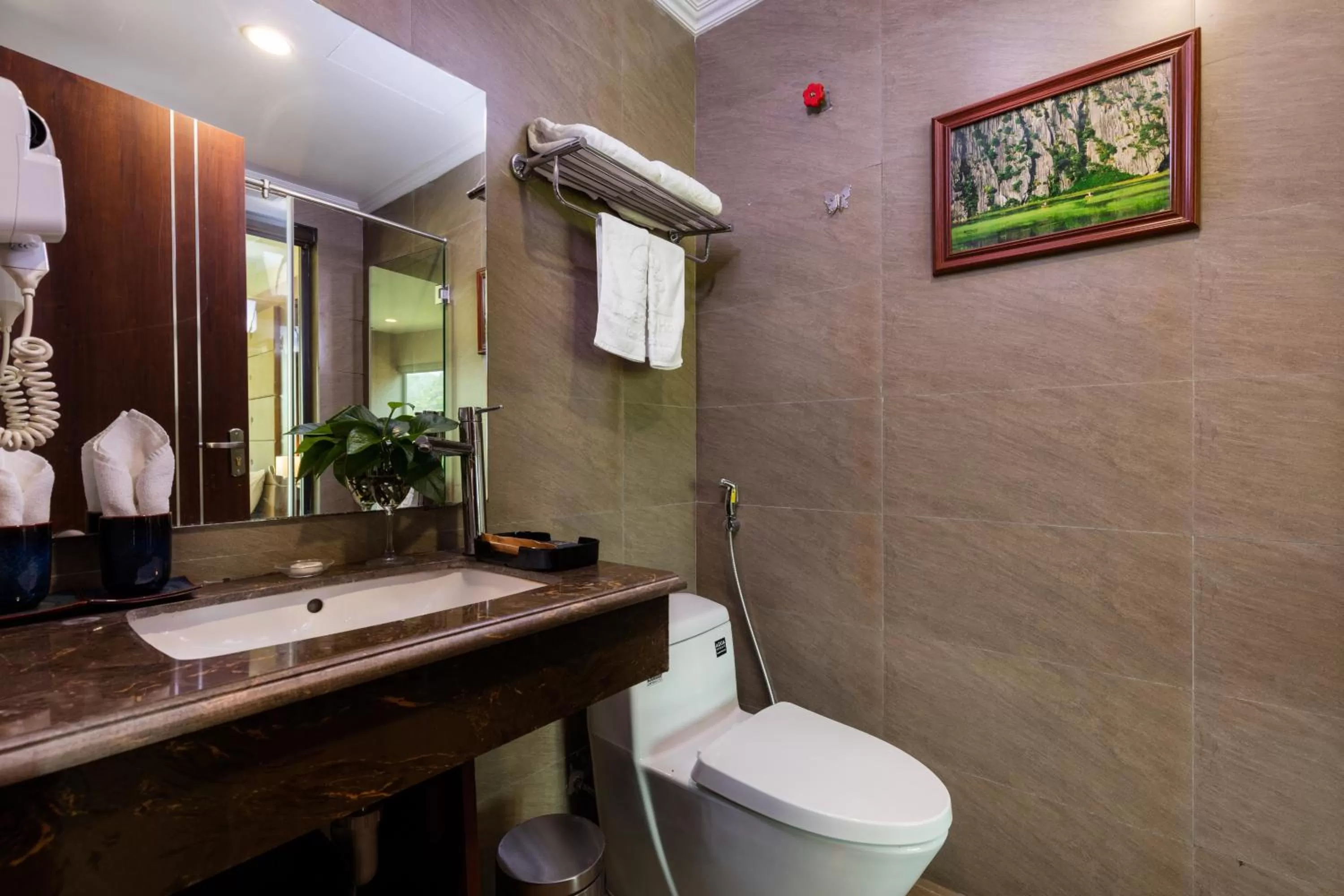 Bathroom in Liberty Hall Tam Coc Hotel & Villa
