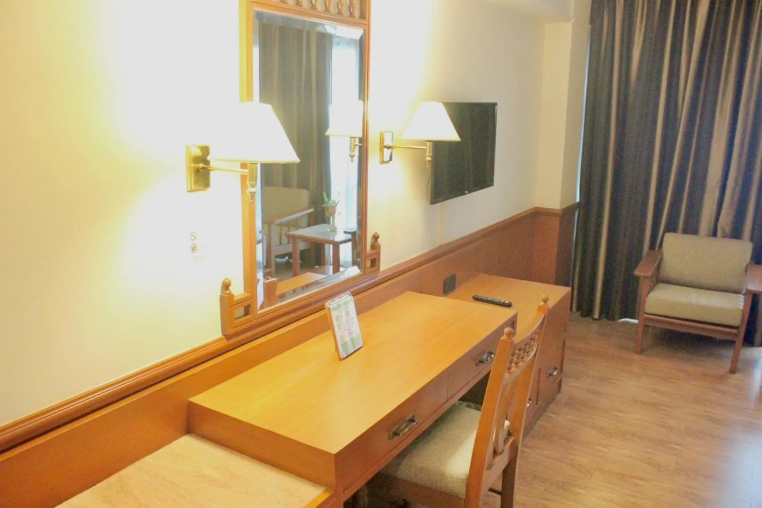 hair dresser in Bangkok Palace Hotel