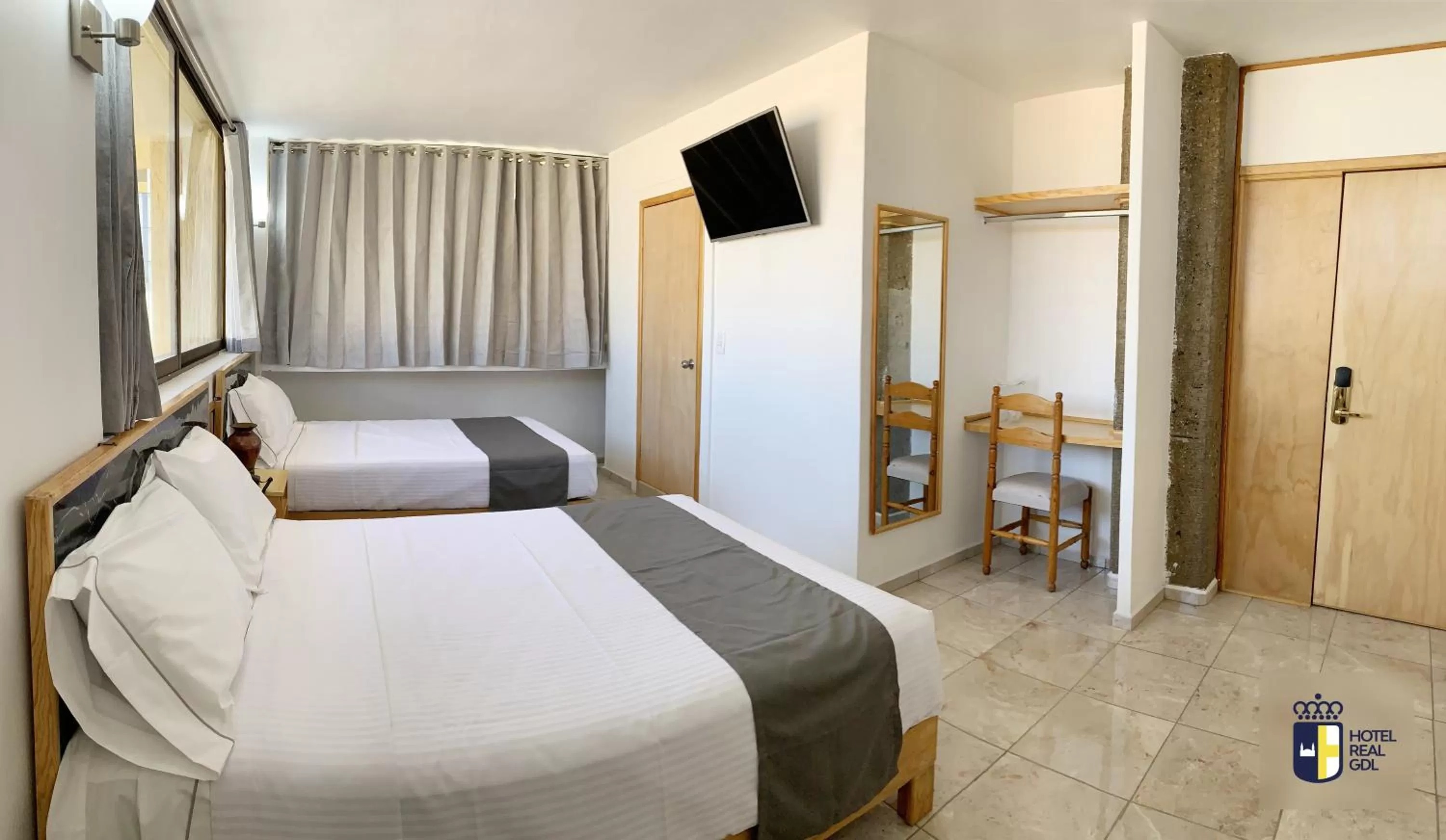 Photo of the whole room, Bed in Hotel Real GDL