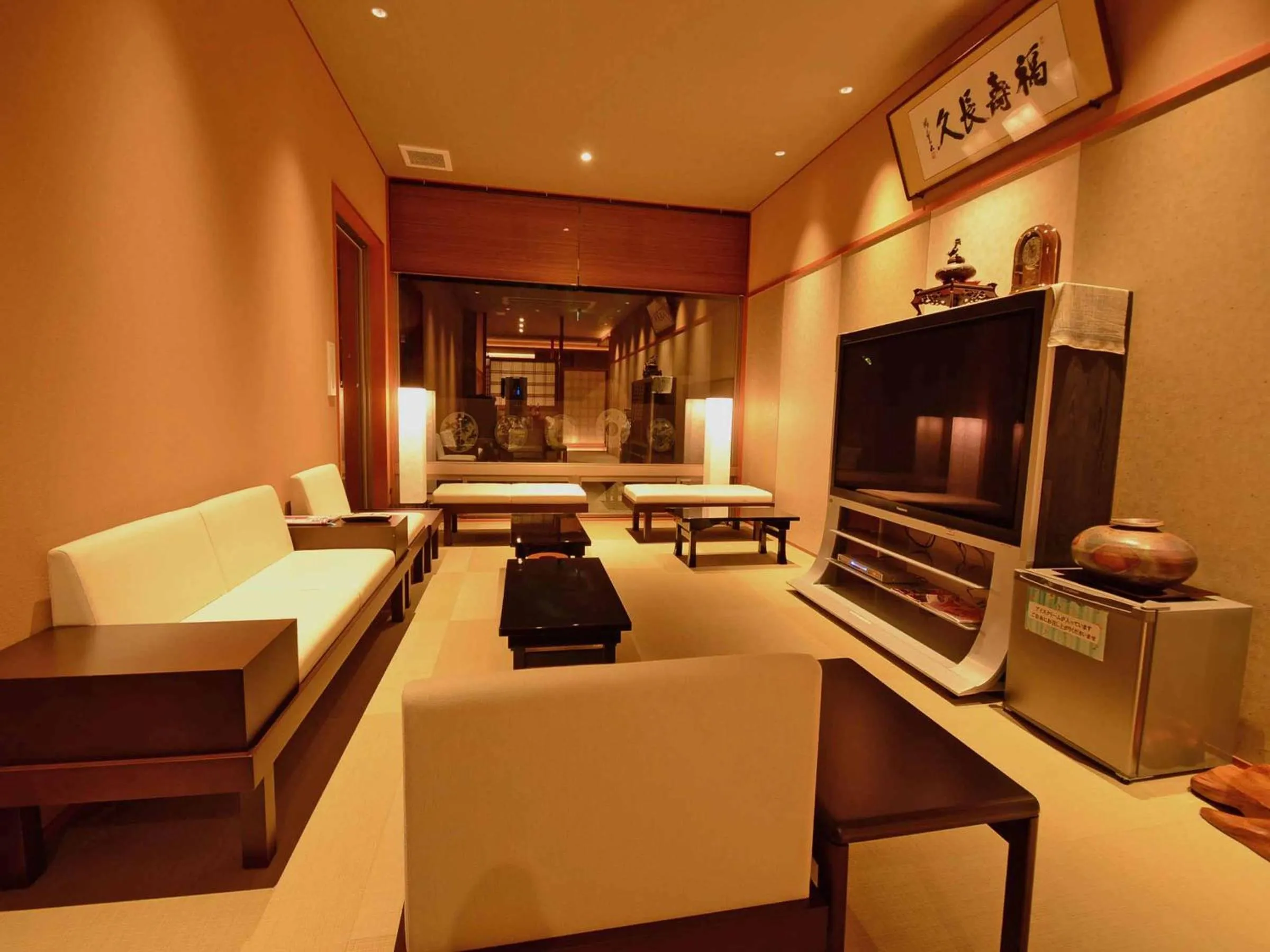 Communal lounge/ TV room in Okuno Hosomichi