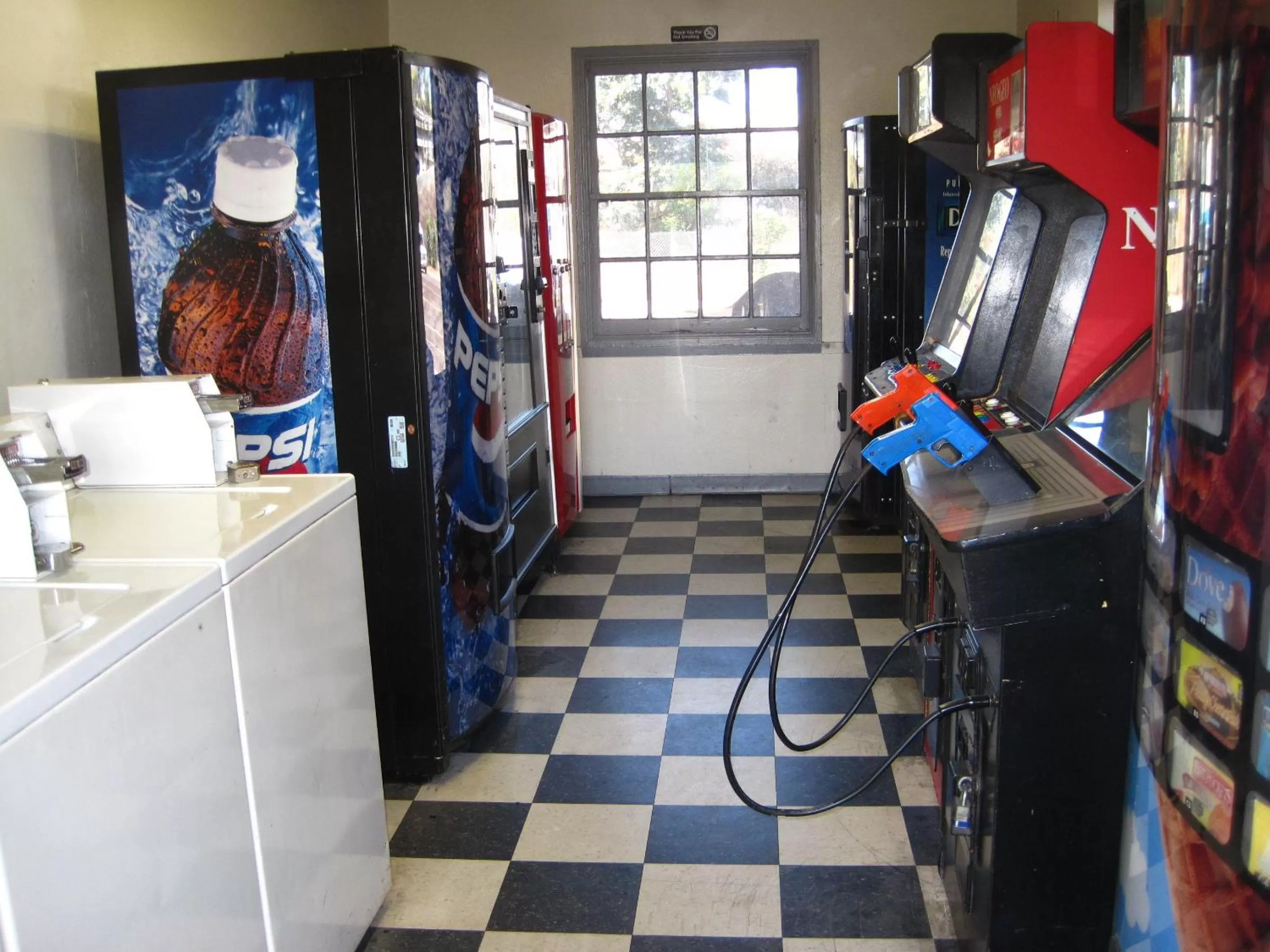 Food and drinks in EZ 8 Motel Old Town