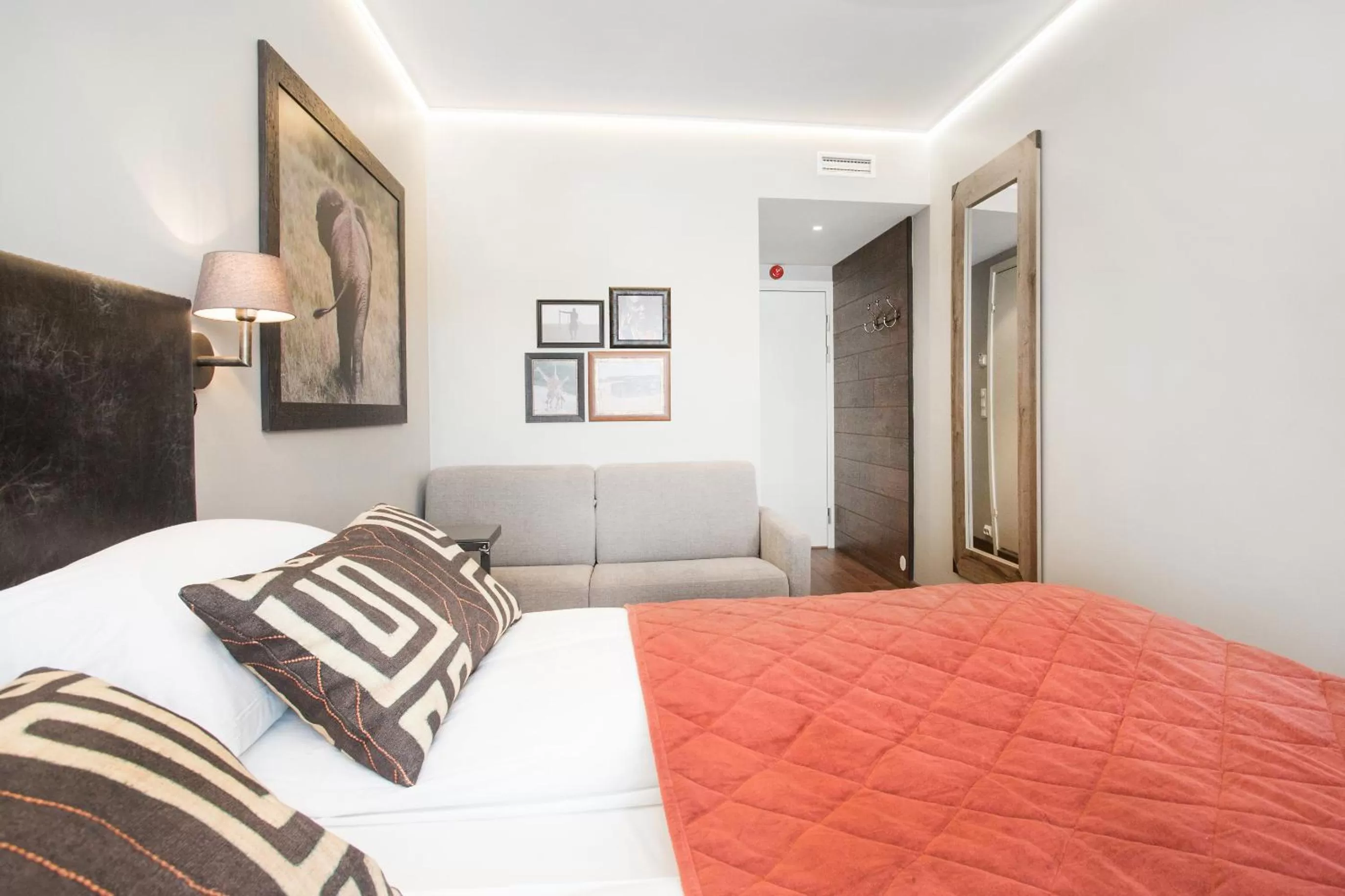 Photo of the whole room, Bed in Dyreparken Safarihotell